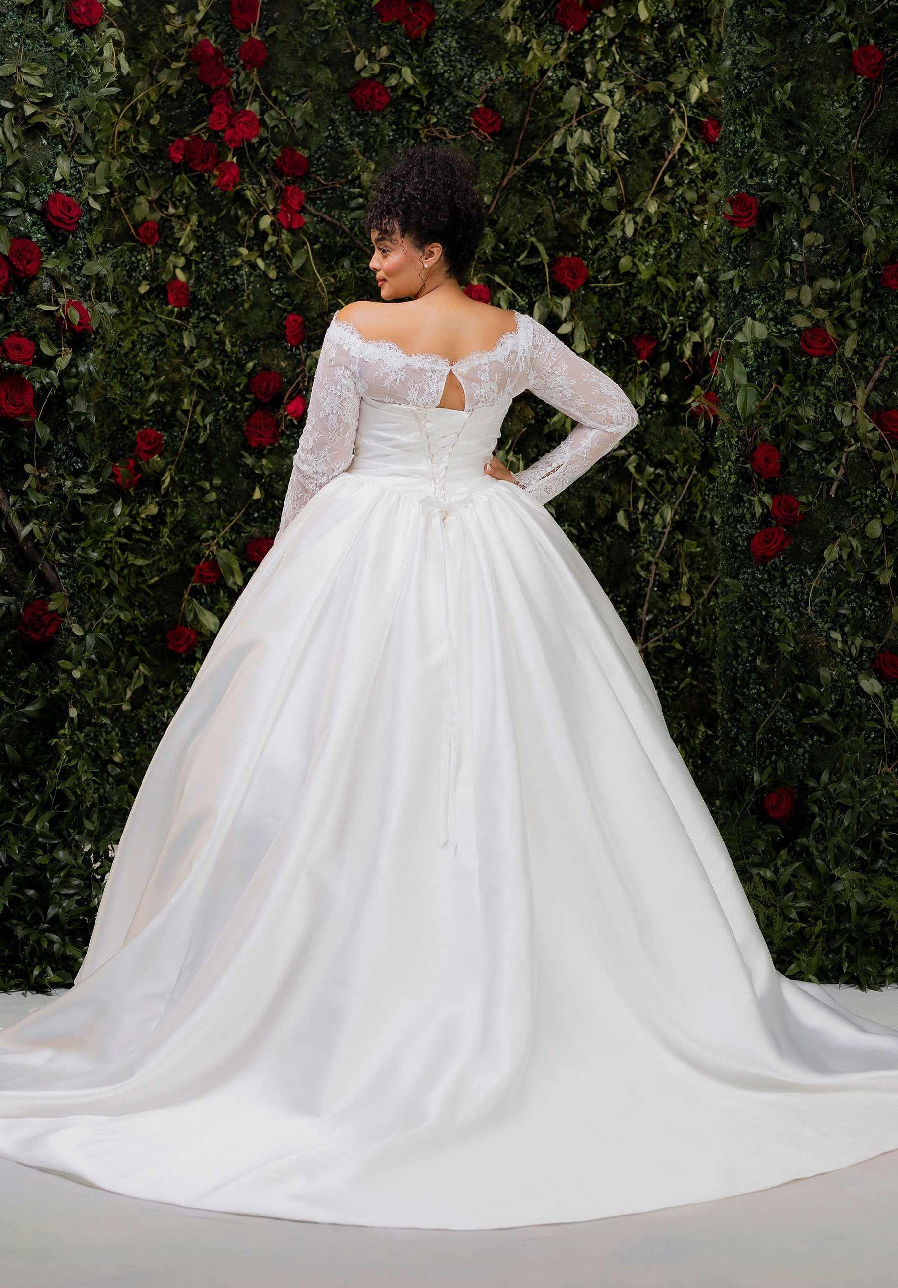 morilee-tindra-brautkleid-aus-mikado-mit-spitzen-berwurf image 4