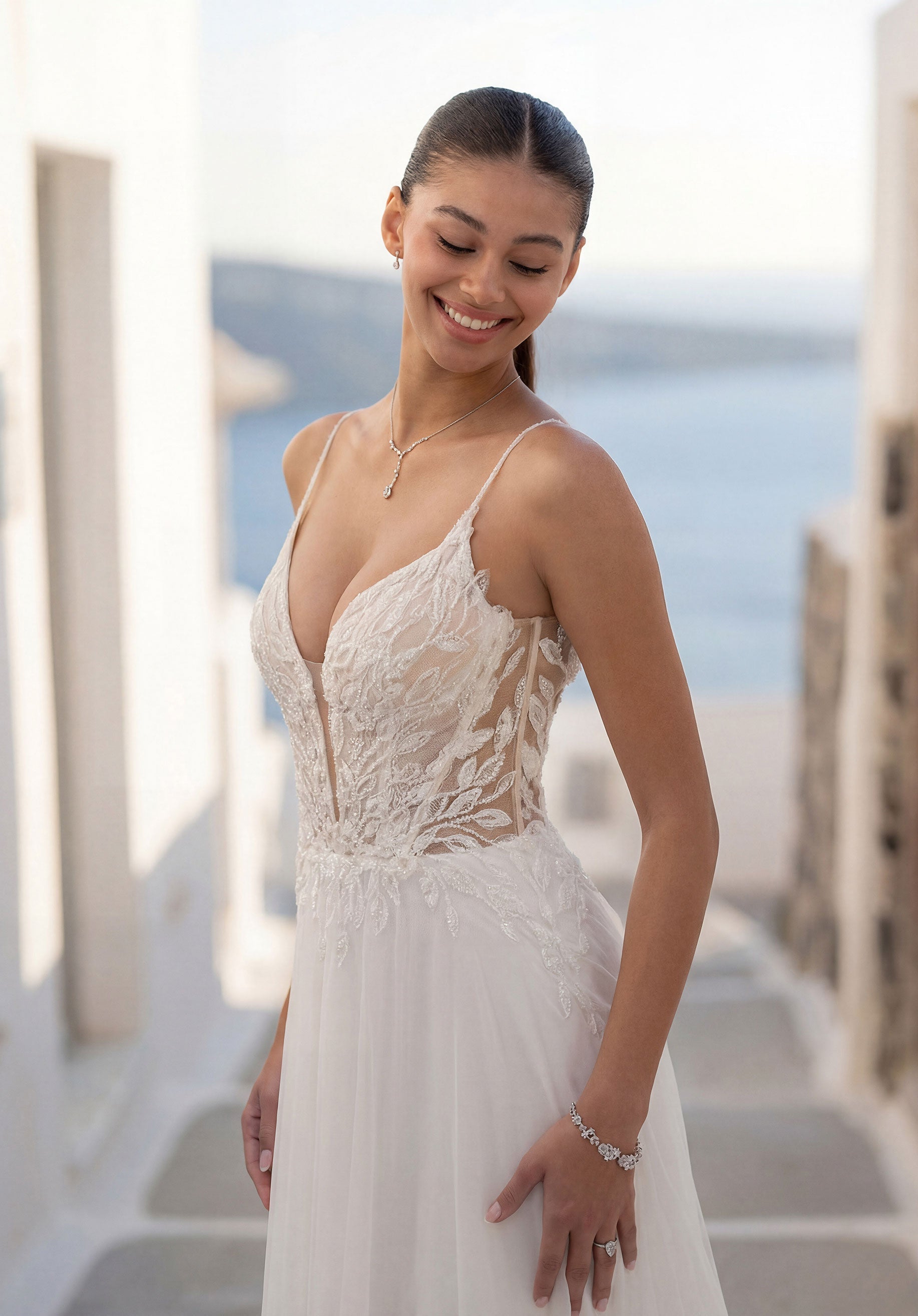 morilee-thalyn-a-linie-brautkleid-mit-blatt-stickerei-und-schleppe image 2