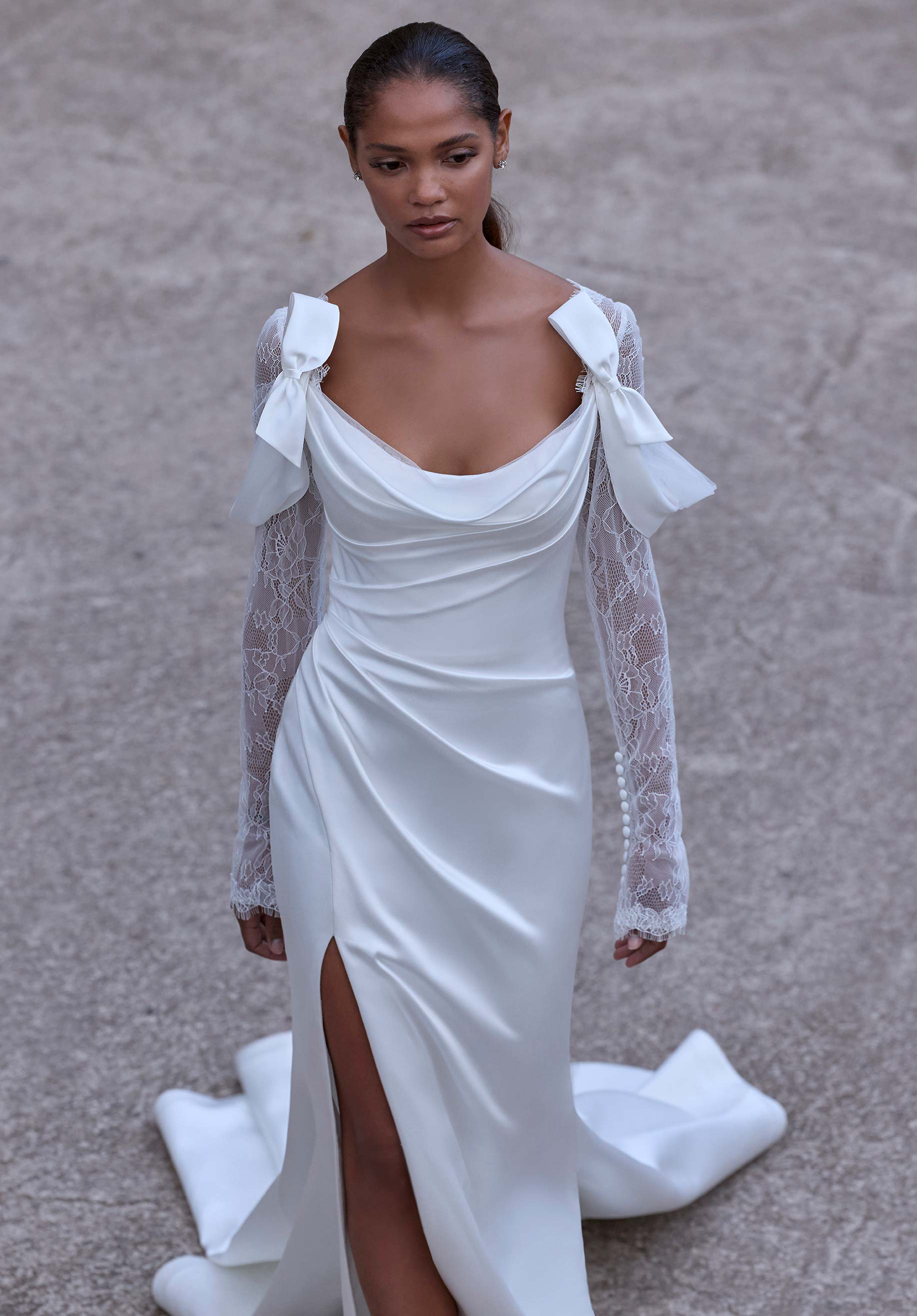 morilee-thena-brautkleid-fit-flare-stretch-satin-mit-cowl-und-schlitz image 3