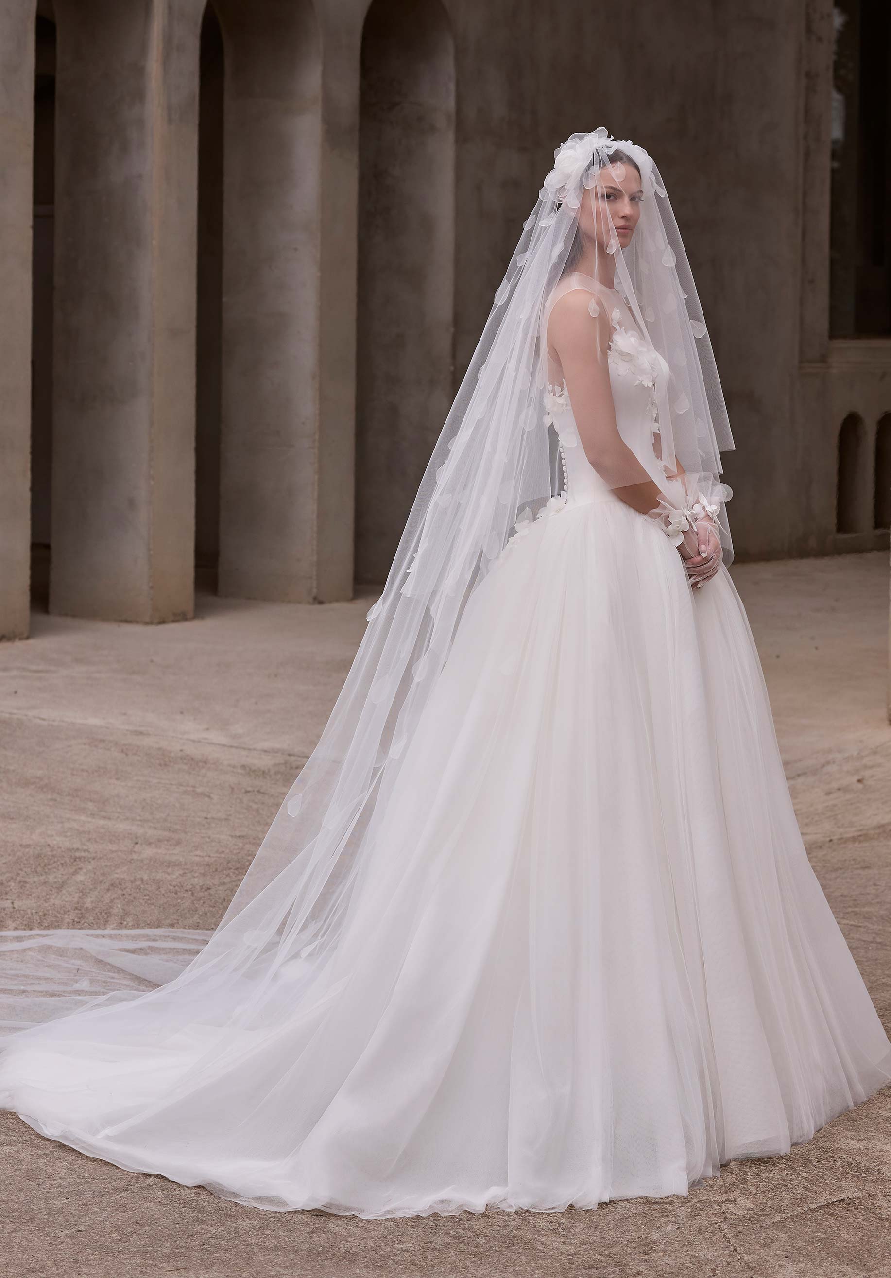 morilee-antheia-brautkleid-ballkleid-mit-mikado-oberteil-und-3d-bl-ten image 6