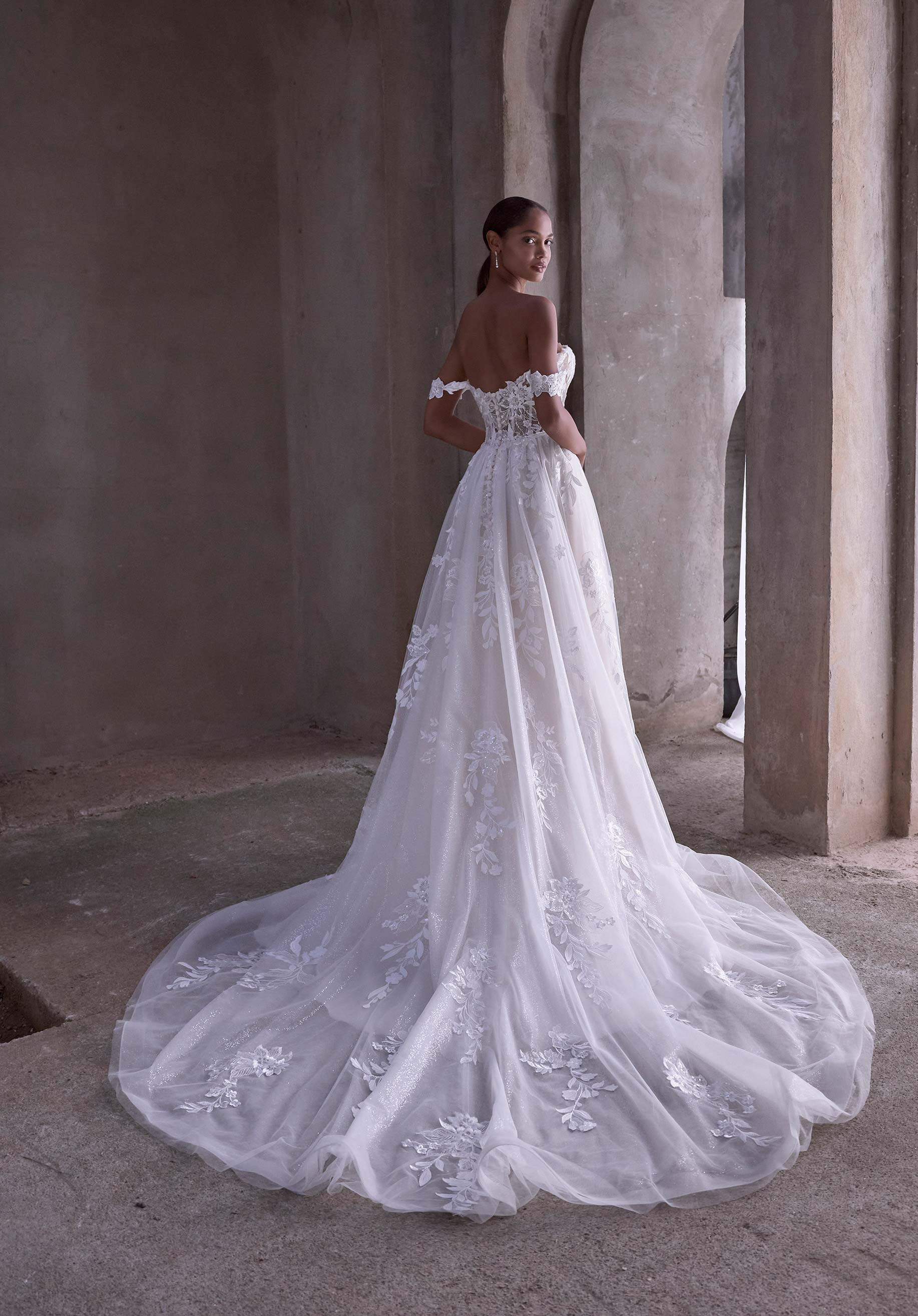 morilee-filippa-brautkleid-a-linie-mit-glitzer-t-ll-und-schlitz image 3