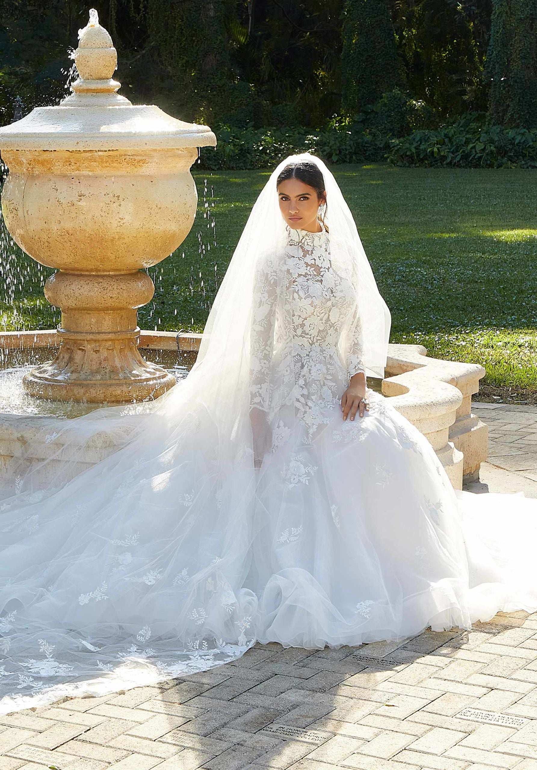 morilee-grazia-brautkleid-ballkleid-high-neck-mit-t-llrock-und-illusionsr-cken image 4