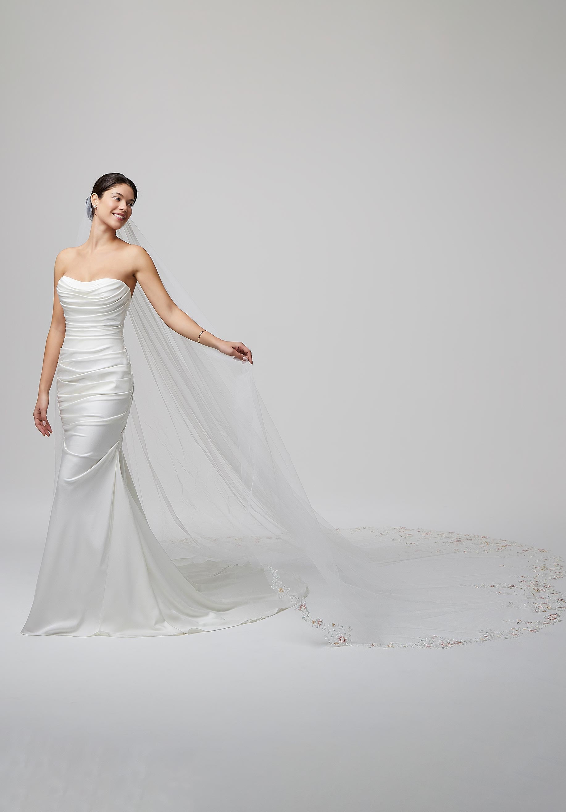 morilee-frosted-floral-bestickter-brautschleier image 3