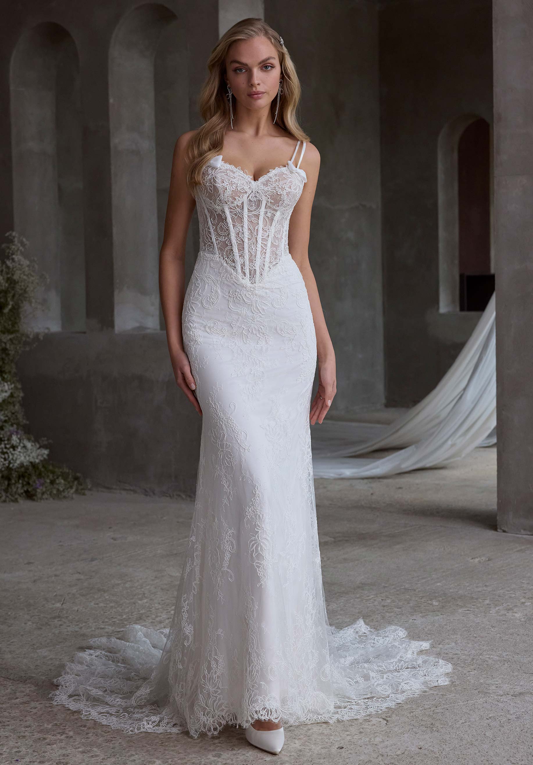 morilee-arty-brautkleid-mit-alen-on-spitze-und-organza-berrock image 4
