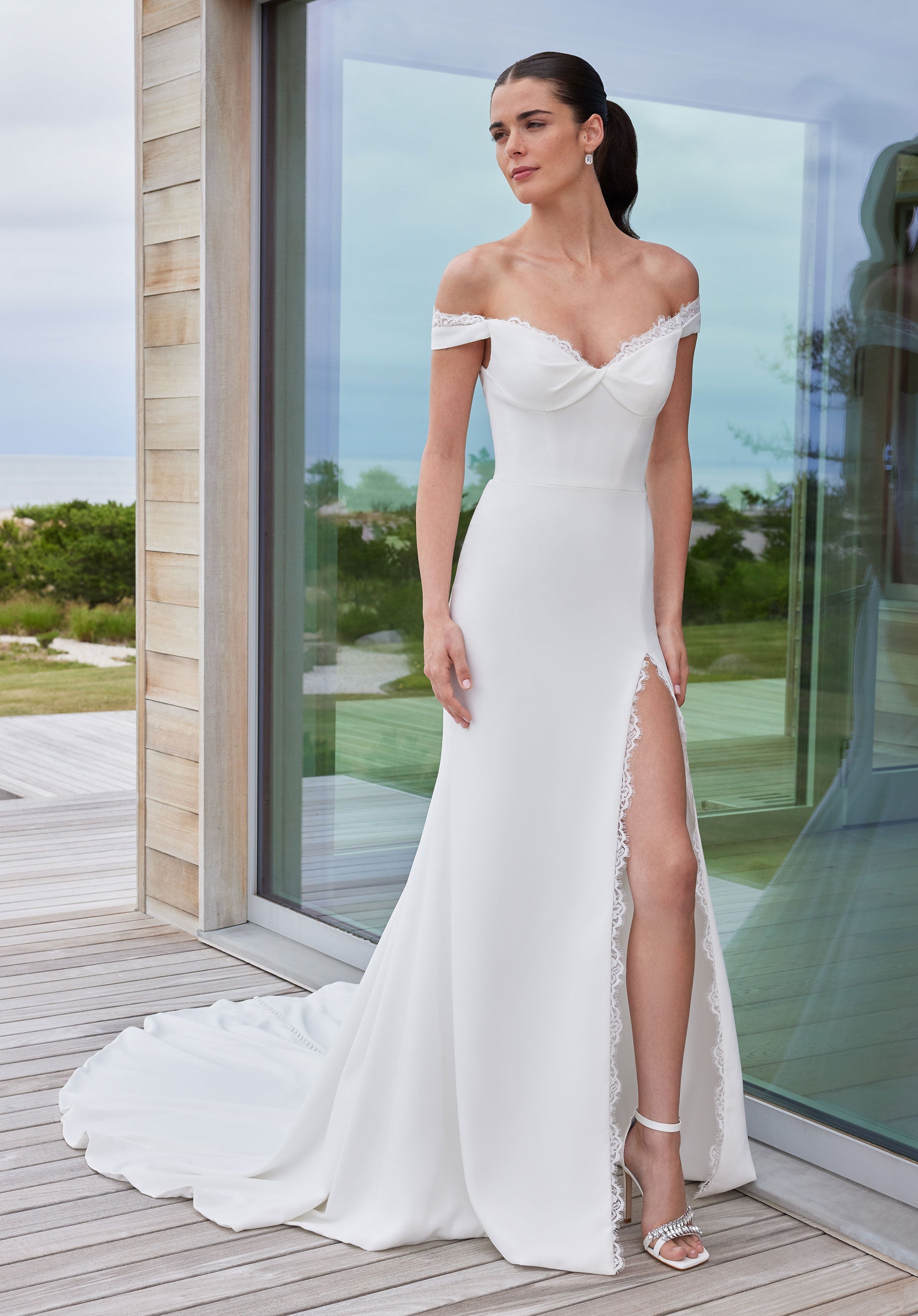 morilee-scottie-brautkleid-sheath-crepe-mit-off-shoulder image 3