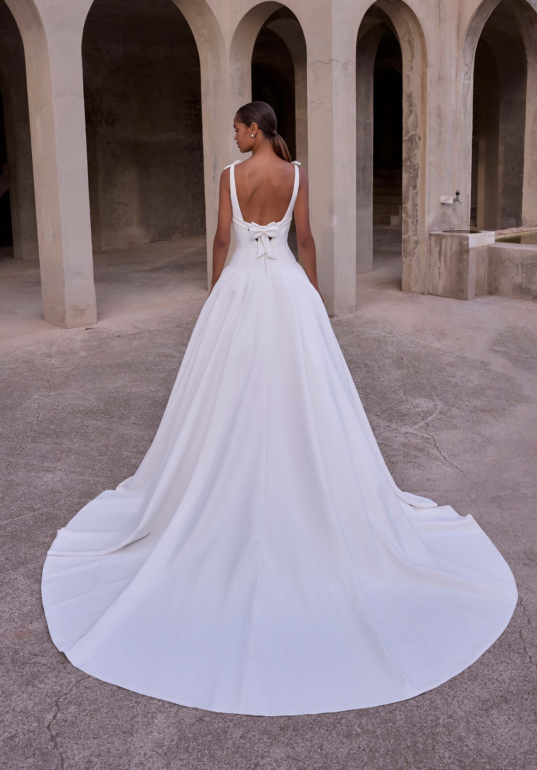 morilee-remmy-satin-brautkleid-a-linie-deep-v-mit-schleifen image 6