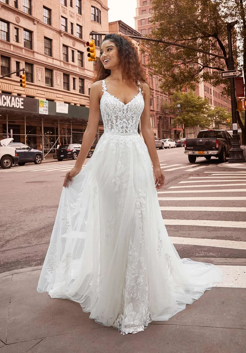 morilee-t-ll-overskirt-mit-frosted-lace-braut-berrock image 1