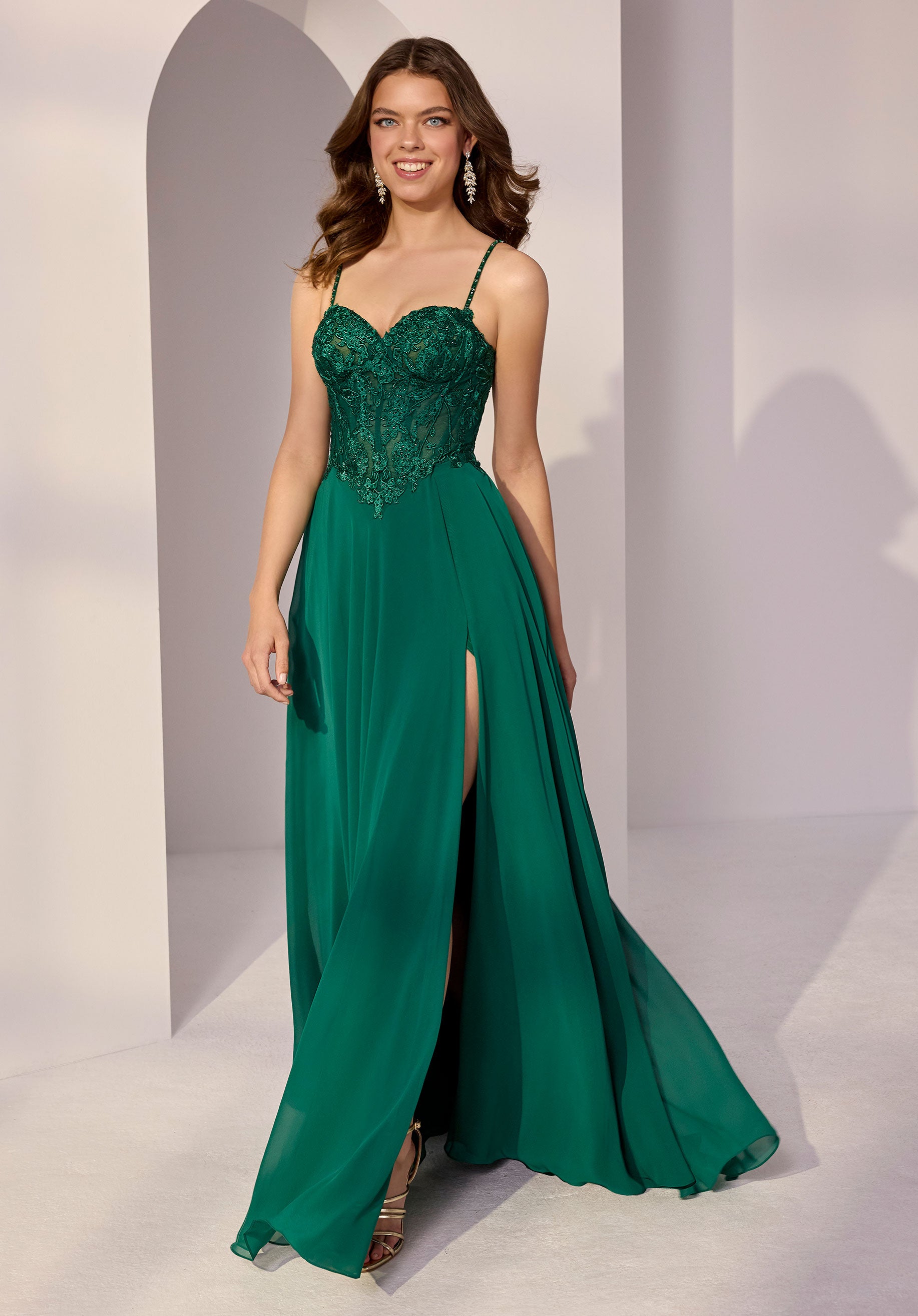 morilee-embroidered-bustier-chiffon-partykleid-mit-corsage-und-schlitz image 3