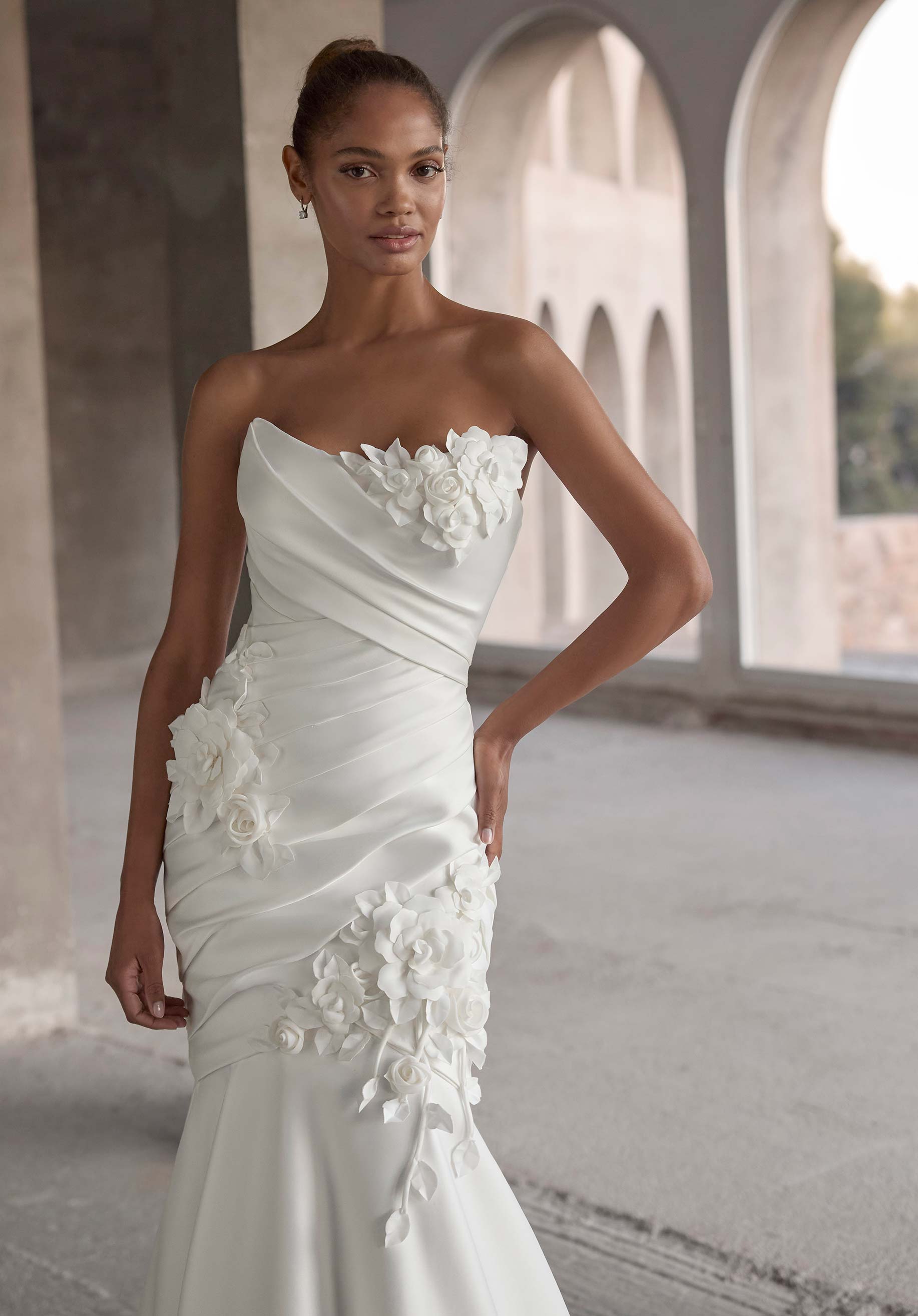 morilee-iana-brautkleid-fit-to-flare-satin-mit-3d-bl-ten-und-schn-rcorset image 2