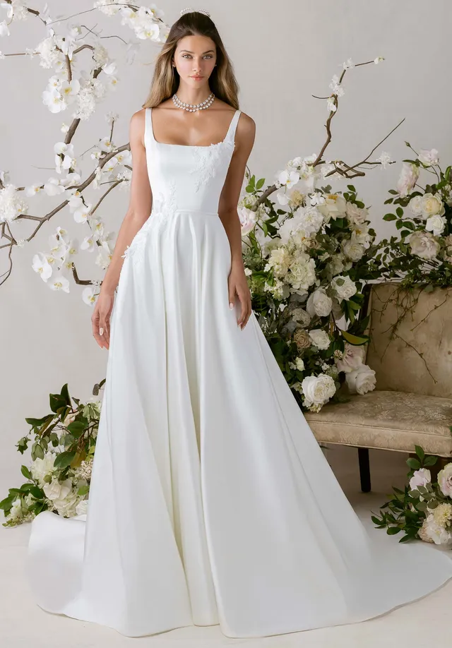 morilee-esmerelda-brautkleid-mit-carr-ausschnitt-und-chapel-schleppe image 1