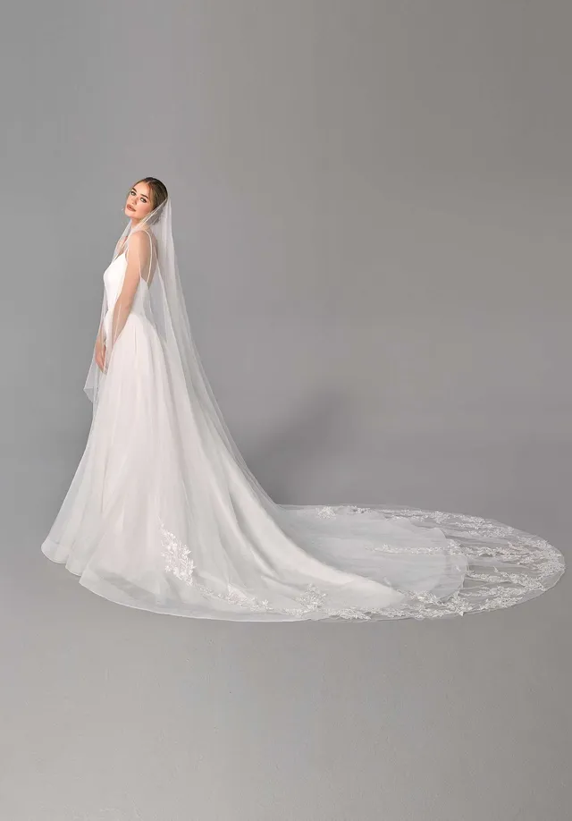 morilee-kathedralenschleier-botanical-frosted-lace image 1