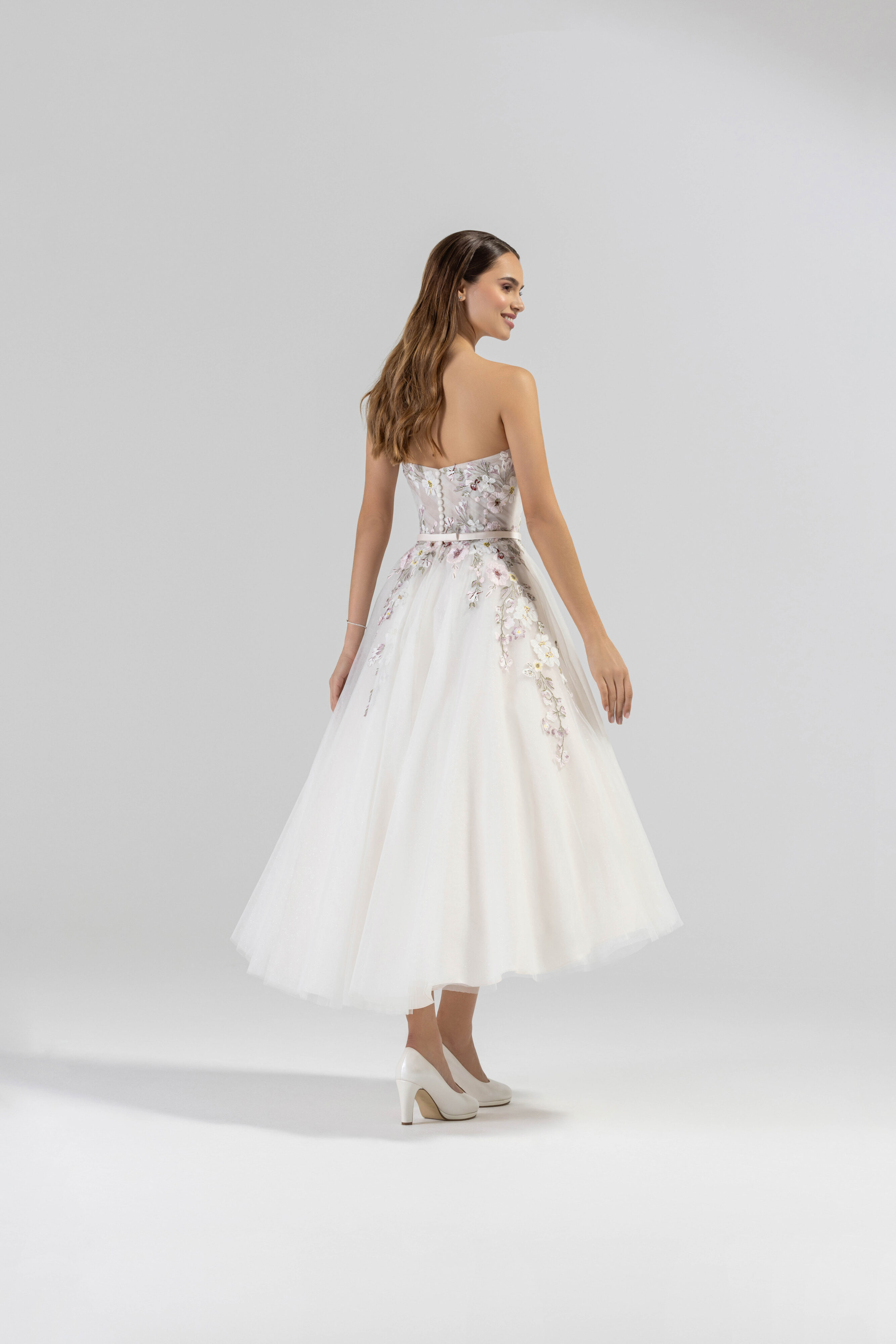 eglantine-libellule-spitzen-brautkleid-in-spitzenfarbe-gr-34-74 image 3