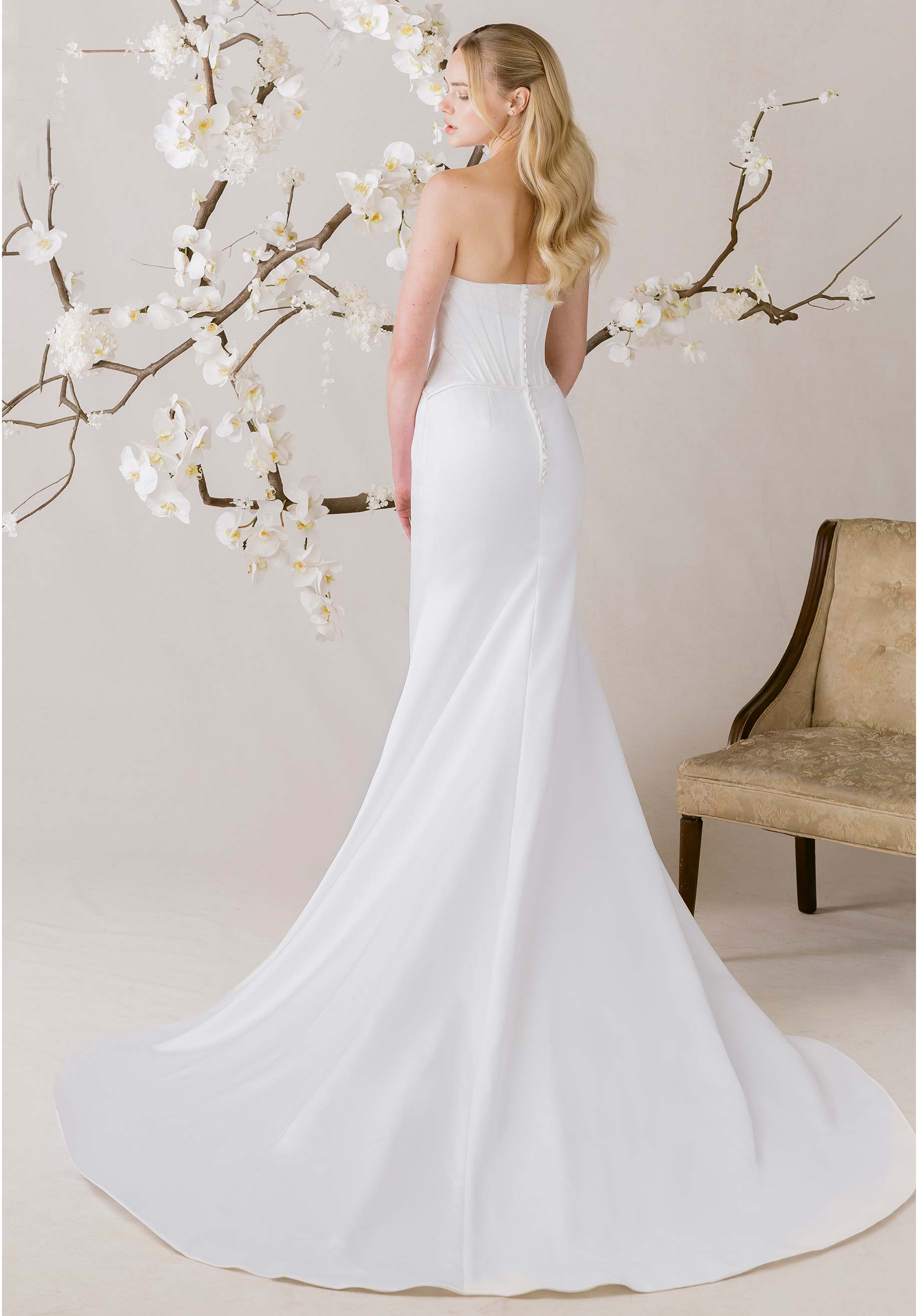 morilee-fouett-brautkleid-fit-and-flare-aus-satin-mit-berrock image 5