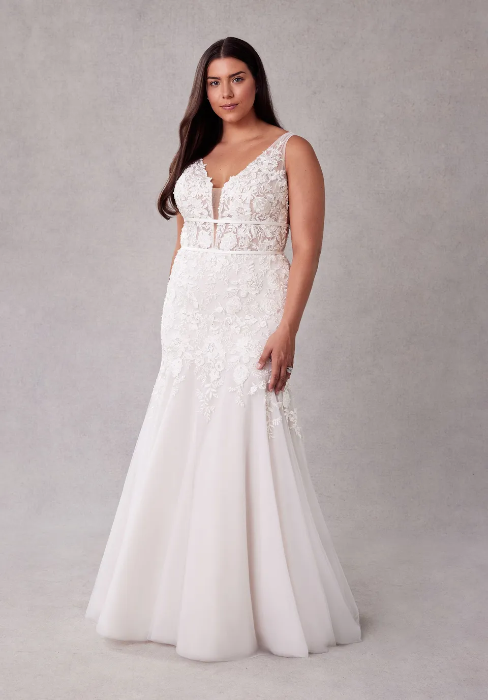 morilee-silver-brautkleid-meerjungfrau-mit-v-ausschnitt-und-t-llrock image 1