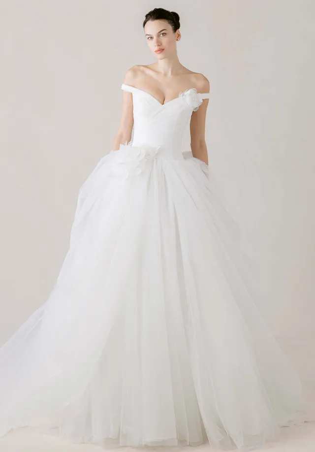 morilee-lucienne-brautkleid-ballkleid-off-shoulder-pick-up-rock-mit-schleppe image 1