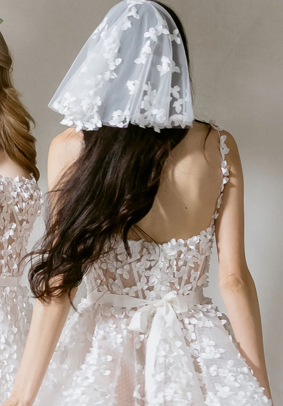 morilee-3d-taffeta-birdcage-schleier-mit-perlen-und-kristallen image 1