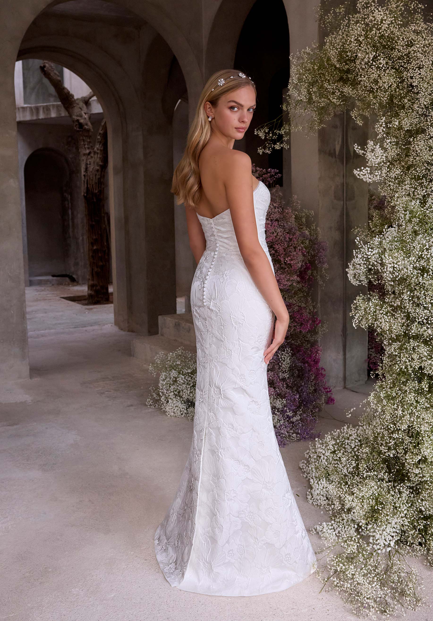 morilee-victoria-meerjungfrau-brautkleid-aus-brokat-mit-berrock image 4