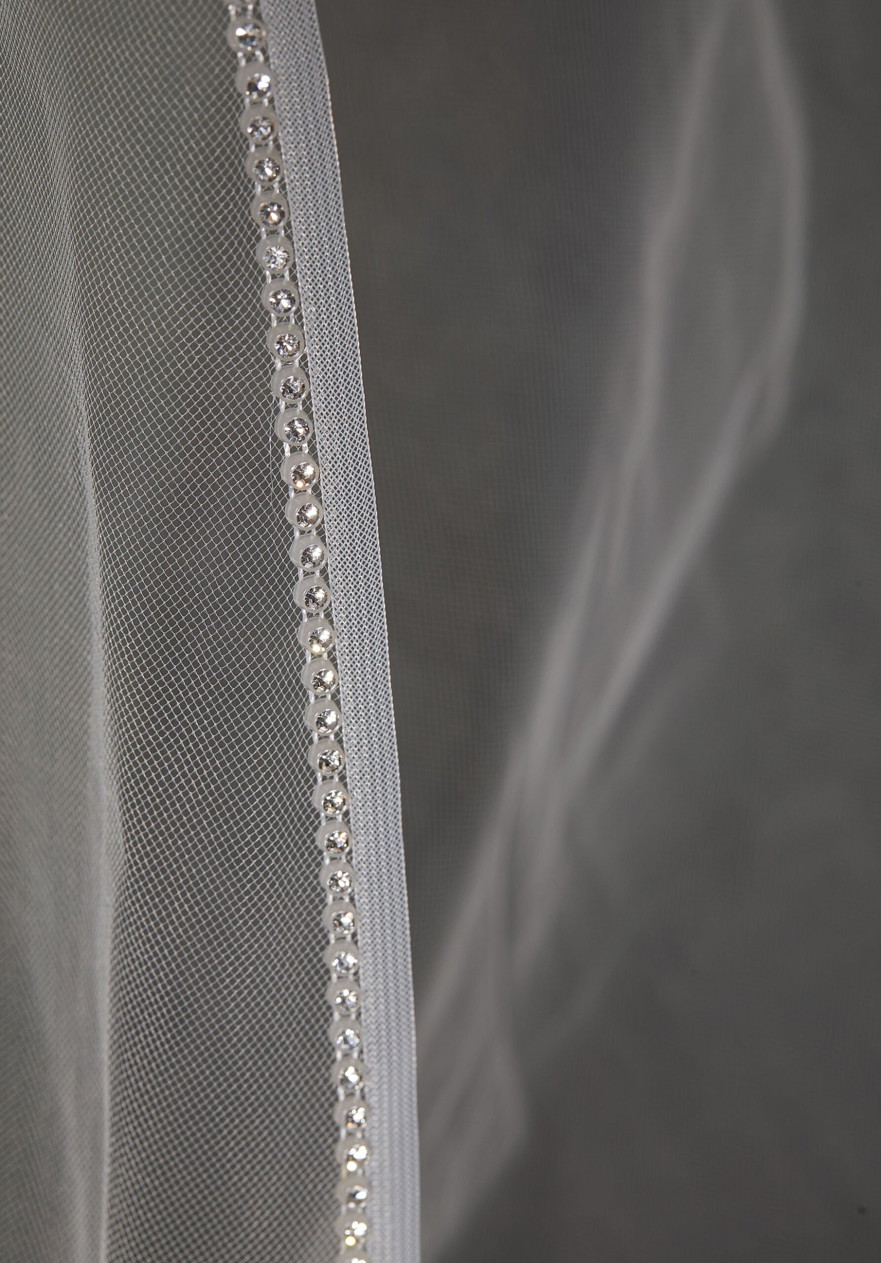 morilee-brautschleier-mit-horsehair-kante-und-strass image 2