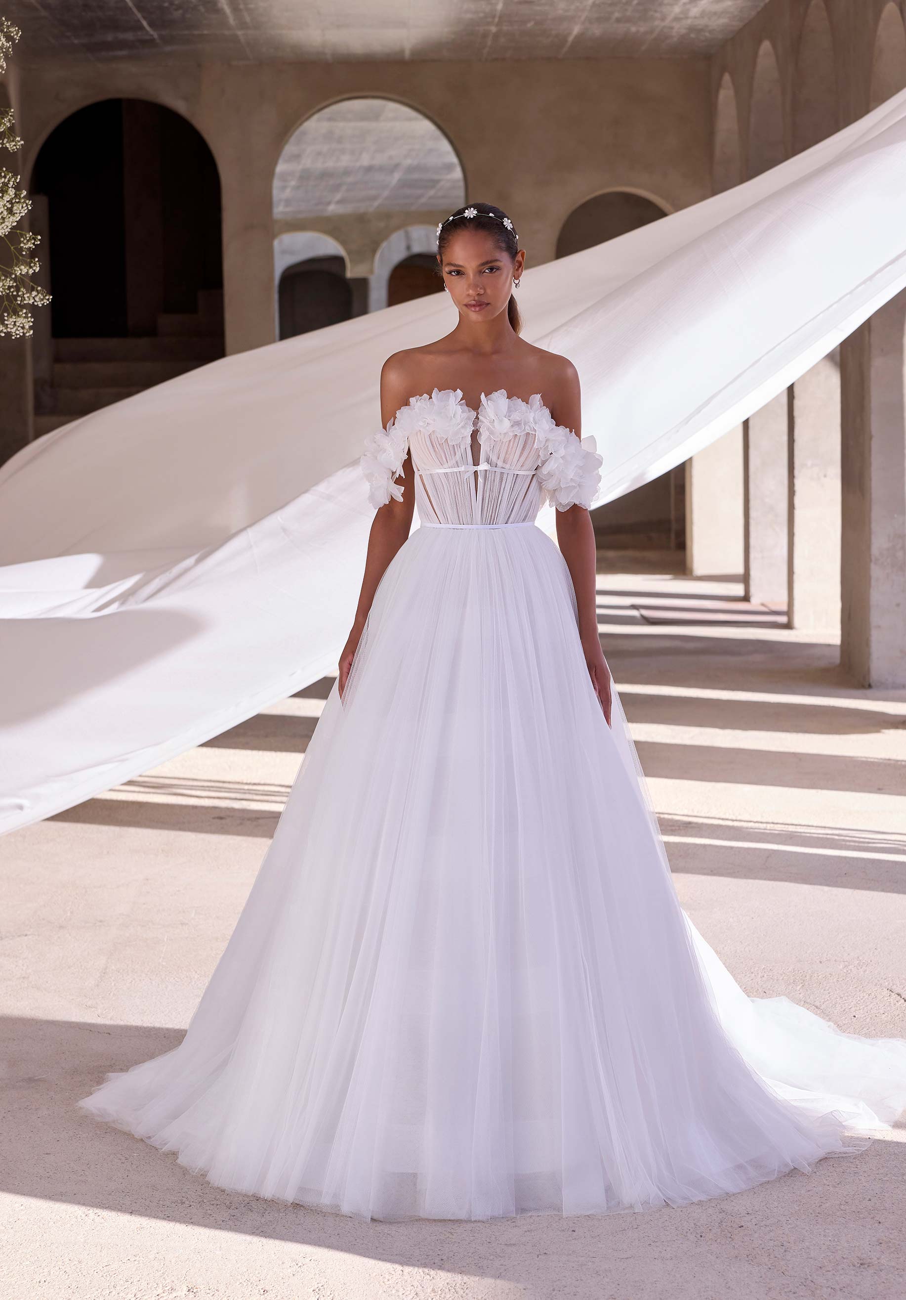 morilee-daphne-brautkleid-a-linie-t-ll-mit-3d-bl-ten-und-korsett image 1