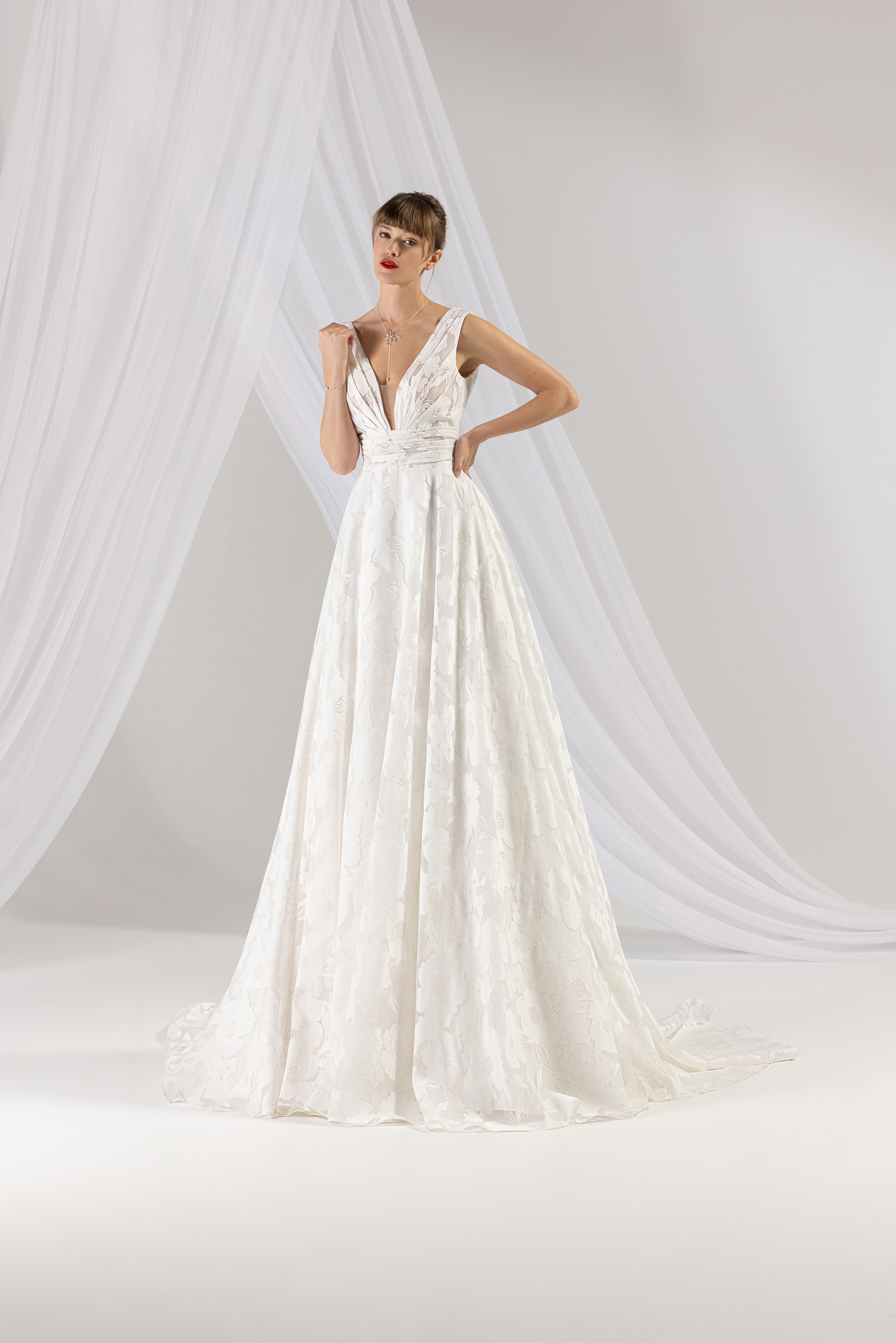 atelier-d-eglantine-july-brautkleid-in-ivoire image 1