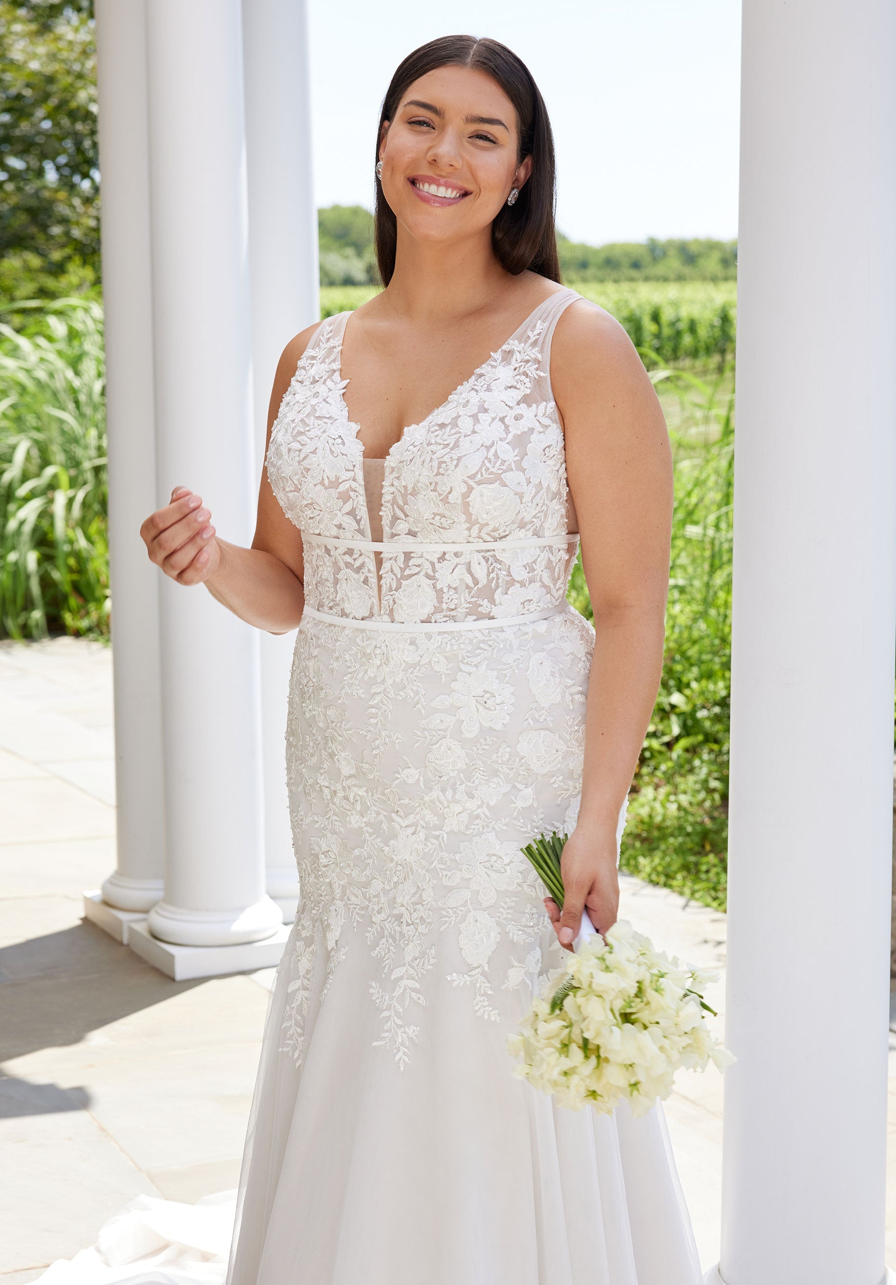 morilee-silver-brautkleid-meerjungfrau-mit-v-ausschnitt-und-t-llrock image 3