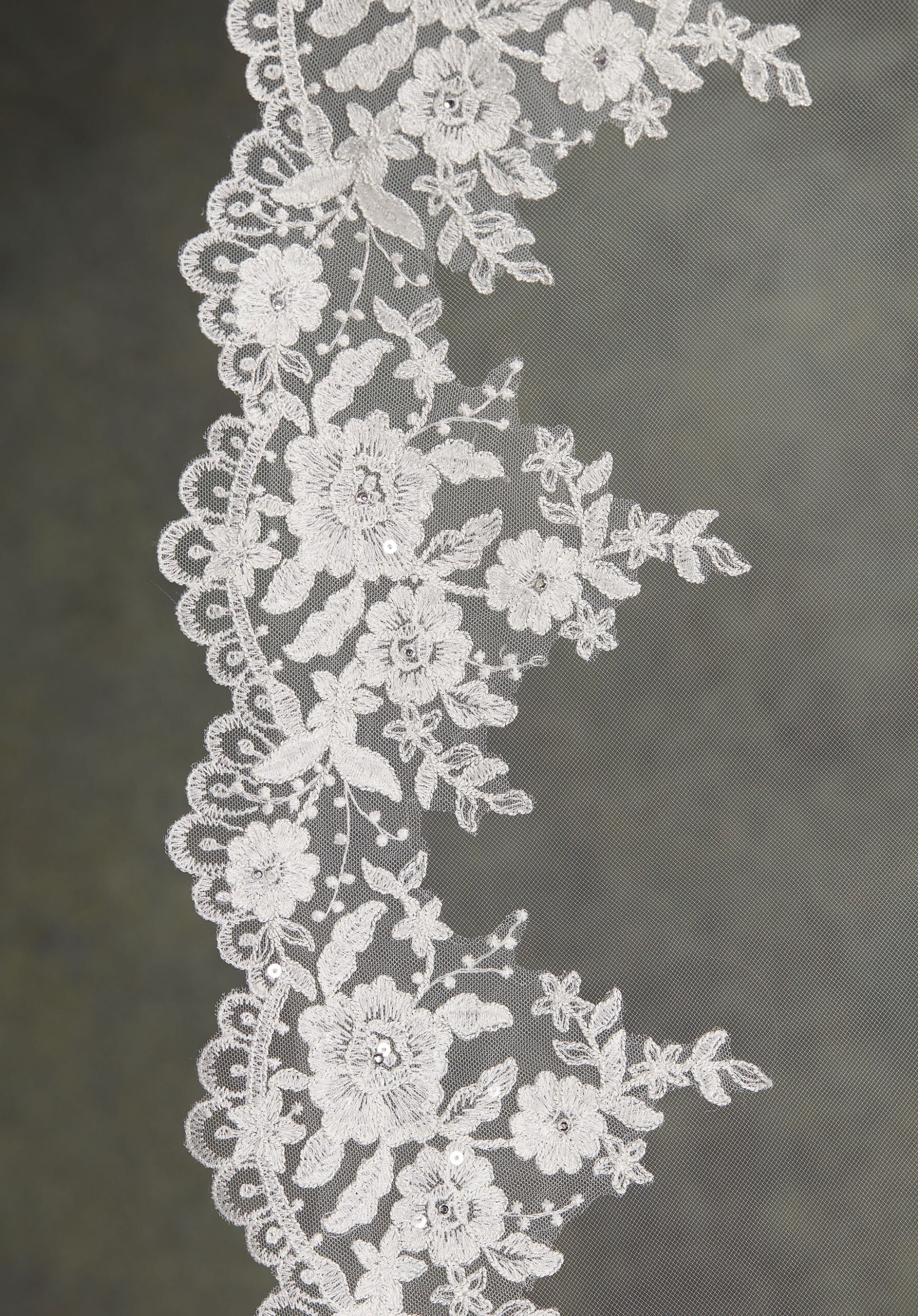 morilee-schleier-mit-spitze-pailletten-und-strass image 2
