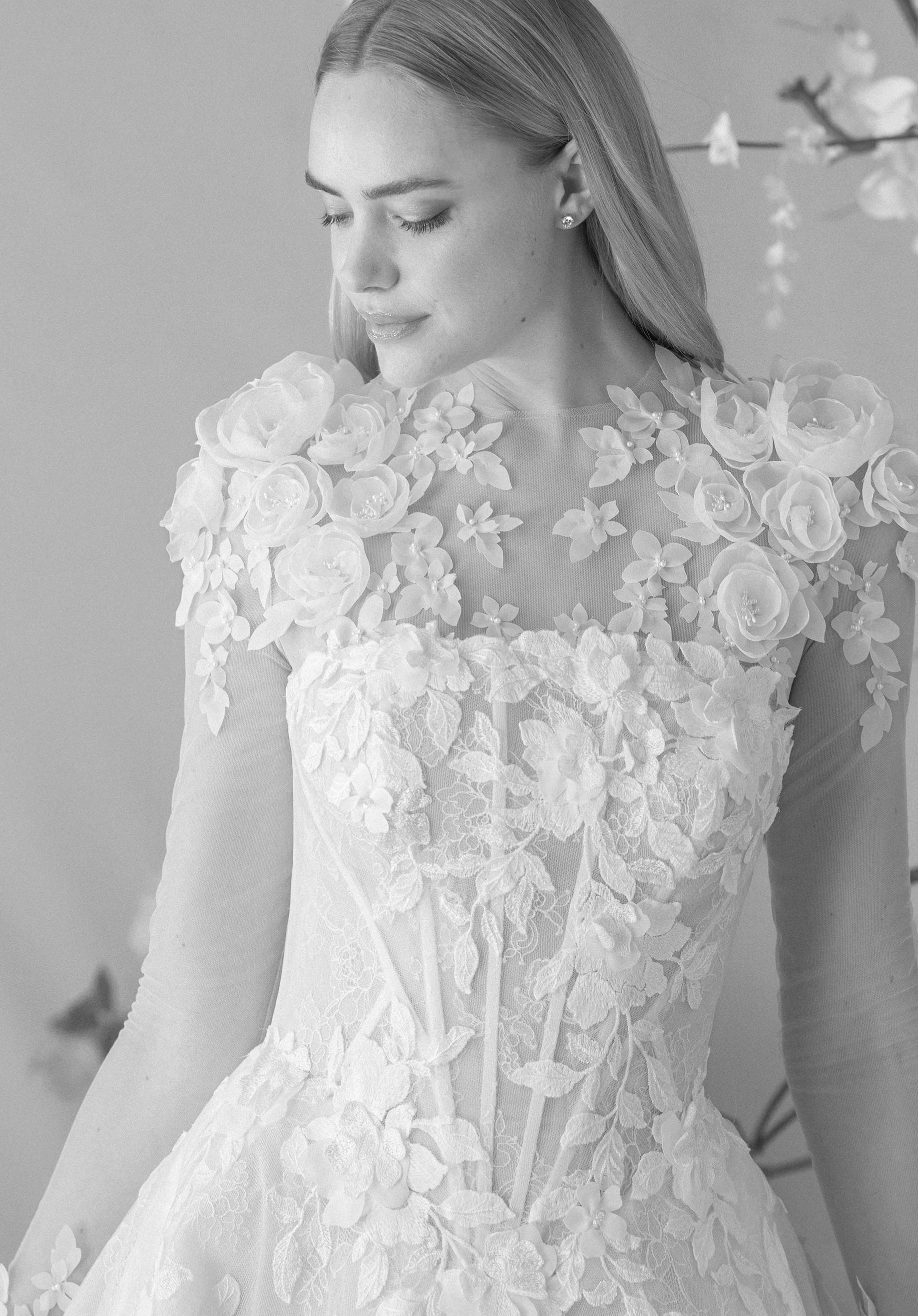 morilee-alina-brautkleid-ballkleid-mit-t-ll-und-blumen image 2