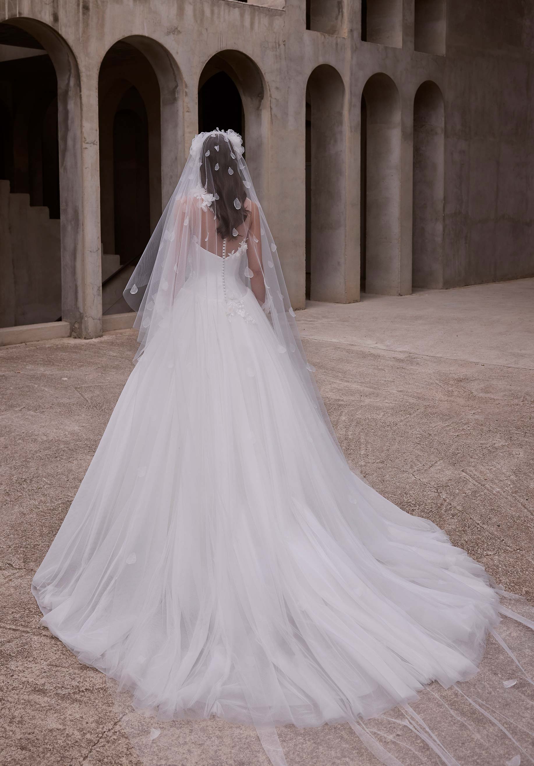 morilee-antheia-brautkleid-ballkleid-mit-mikado-oberteil-und-3d-bl-ten image 7
