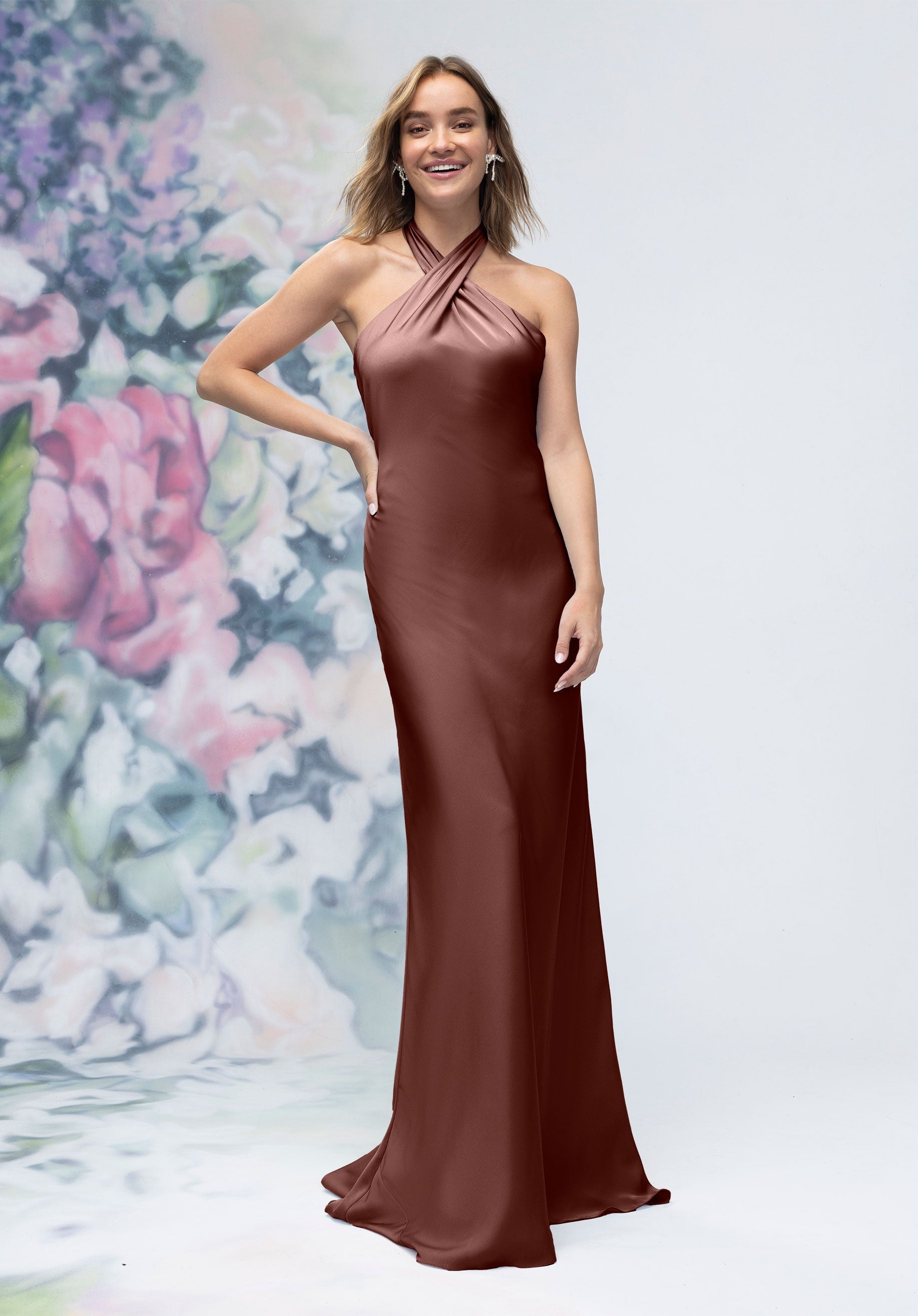 morilee-criss-cross-halter-brautjungfernkleid-luxe-satin-sheath image 8