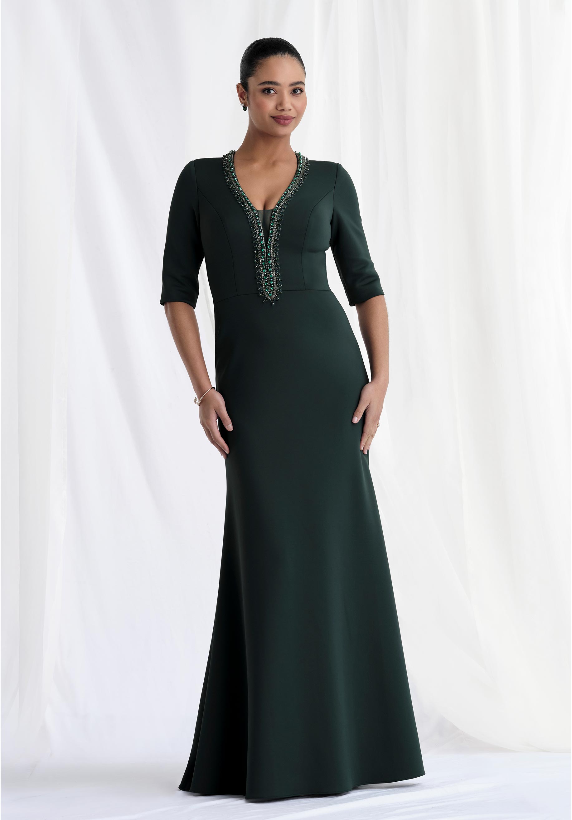 morilee-v-neck-abendkleid-aus-scuba-knit-mit-perlenbesatz image 1