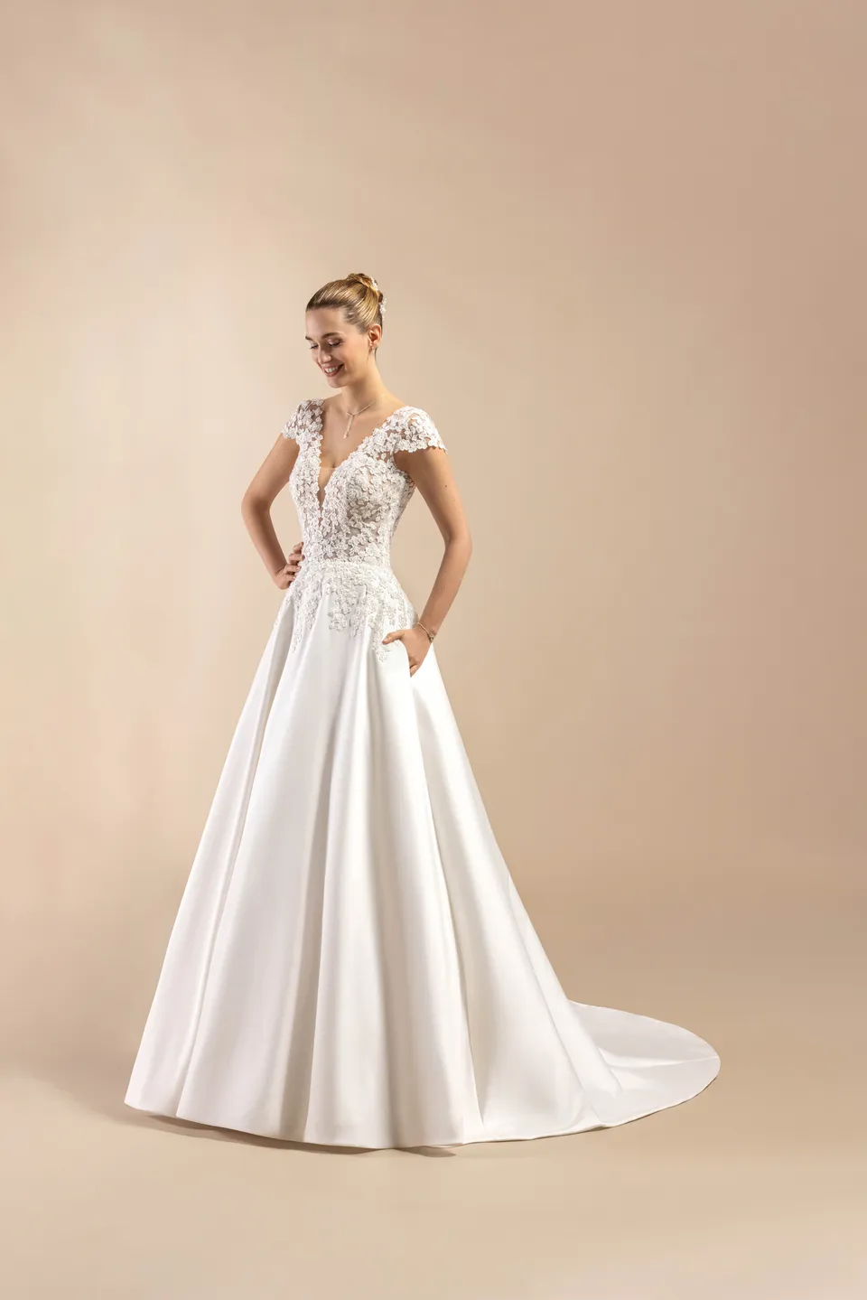 eglantine-bronze-brautkleid-ivoire-gr-34-62 image 1