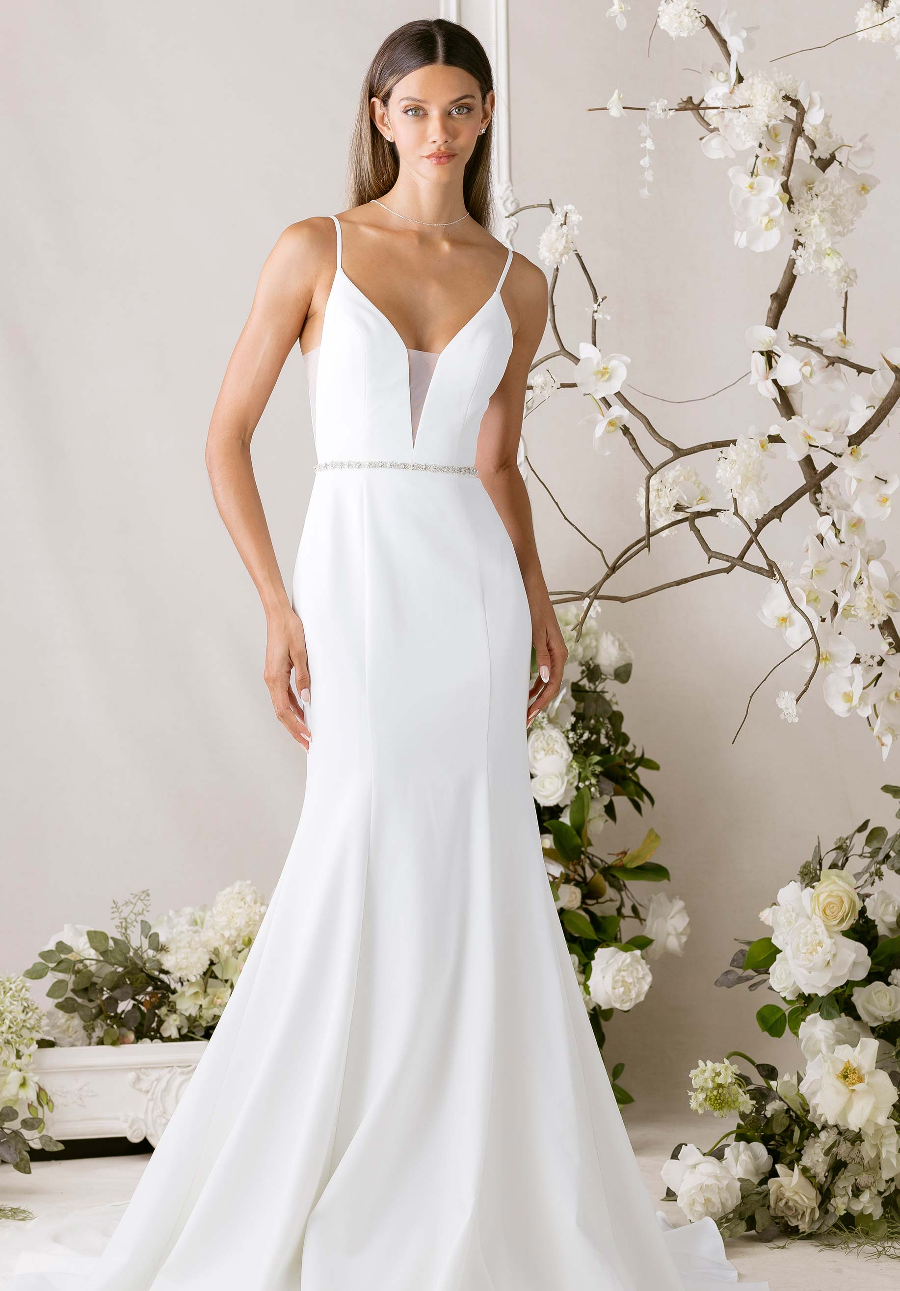morilee-ajen-brautkleid-fit-flare-crepe-mit-v-ausschnitt image 1