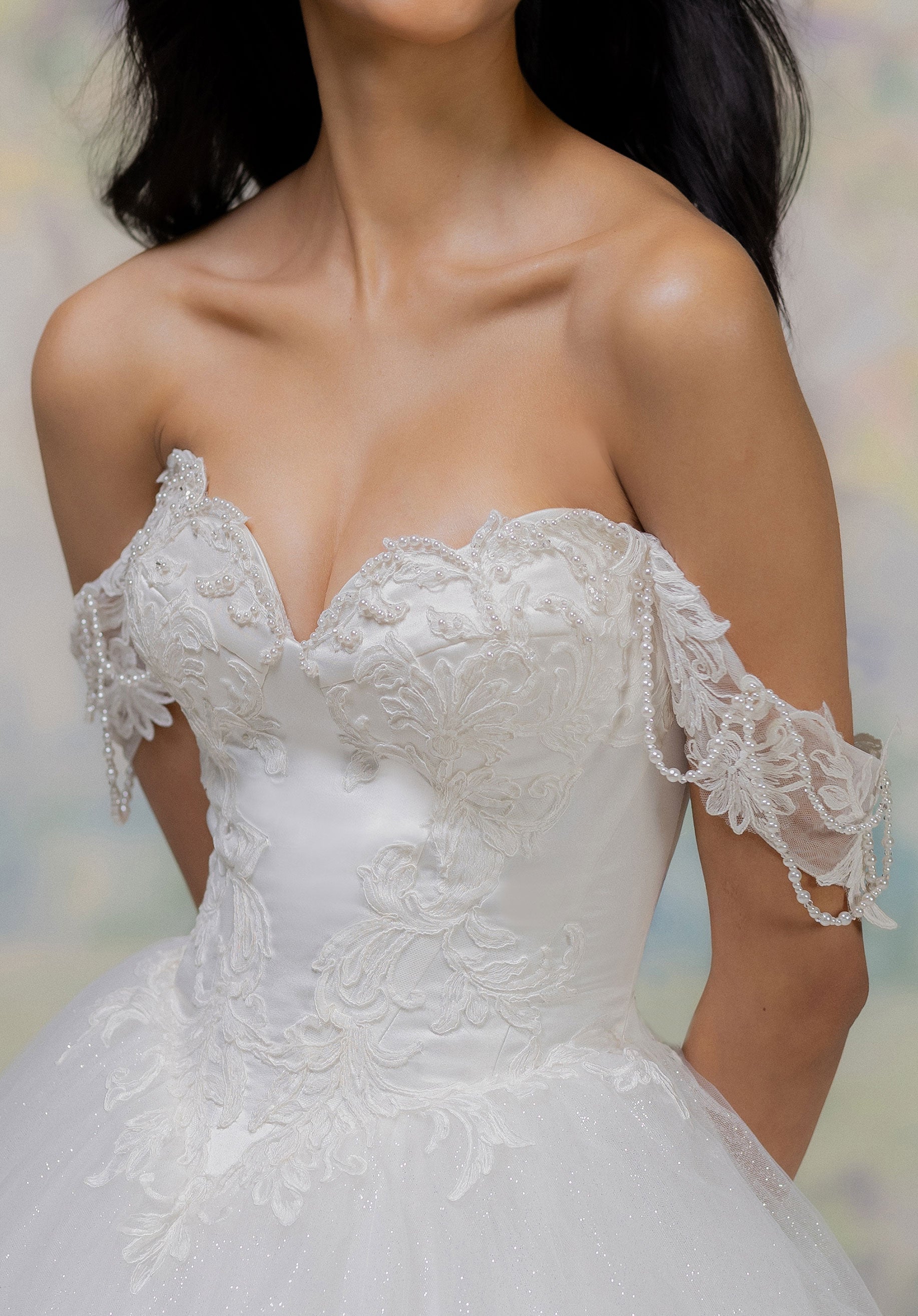 morilee-tr-sor-brautkleid-glitzer-t-ll-mit-basque-taille-und-carmen-rmeln image 3