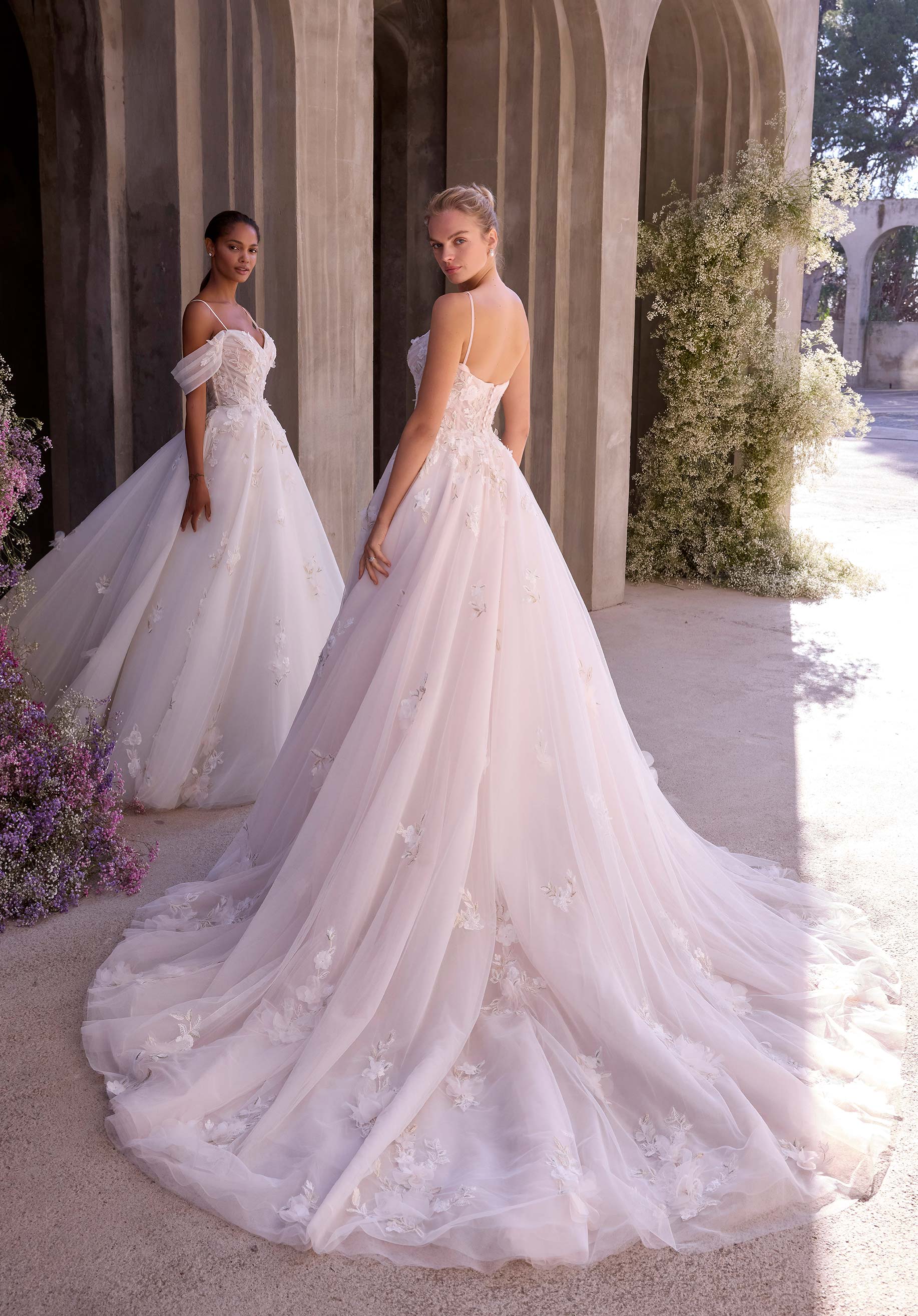 morilee-morrigan-brautkleid-a-linie-mit-abnehmbarem-cape-und-schleife image 3