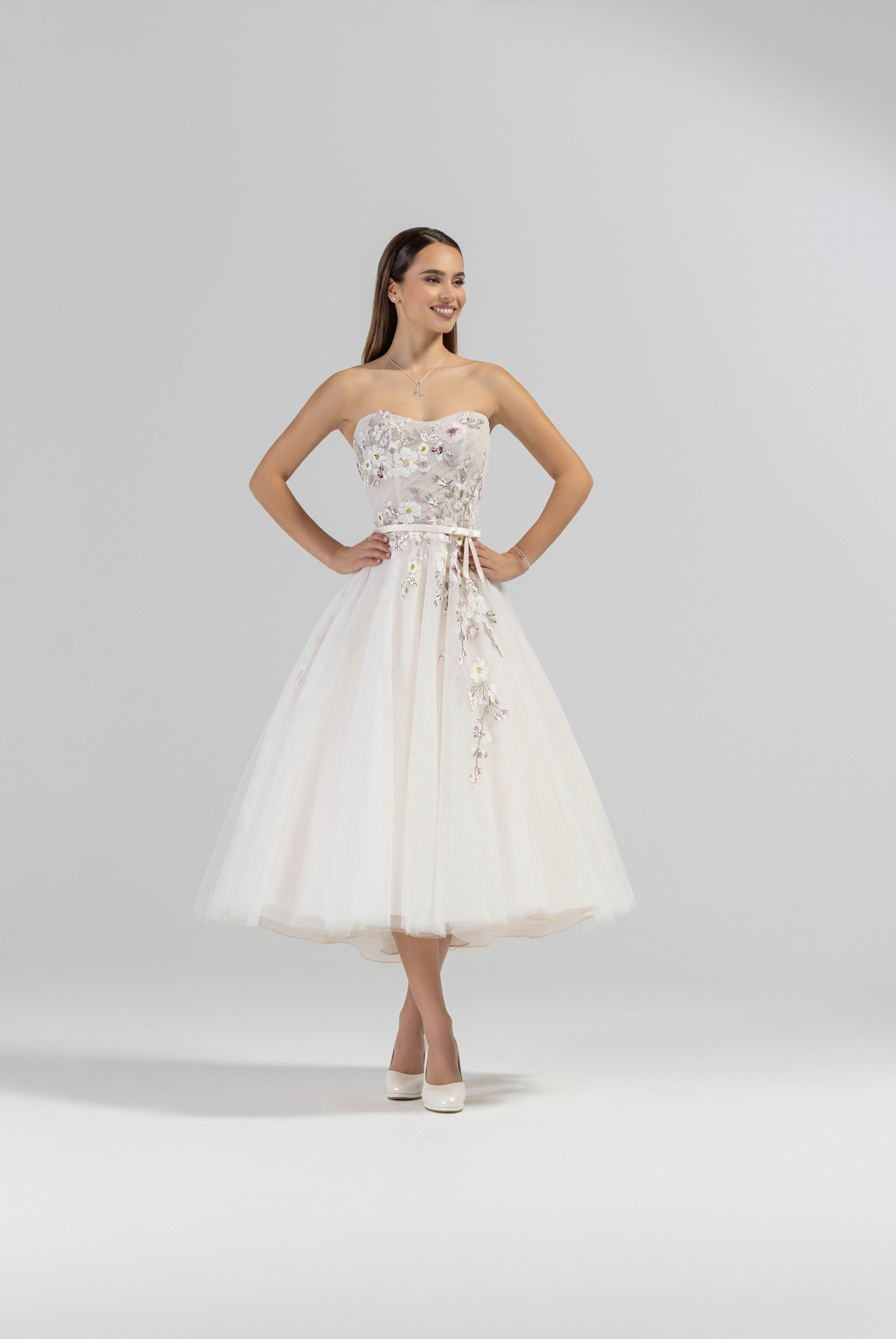 eglantine-libellule-spitzen-brautkleid-in-spitzenfarbe-gr-34-74 image 1