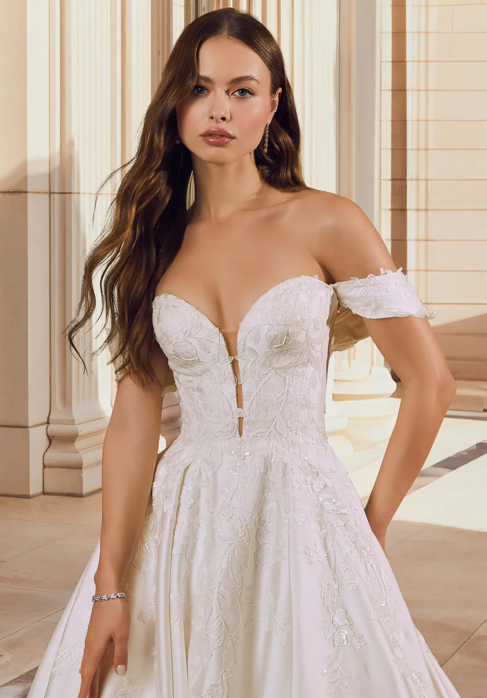 morilee-larissa-satin-rmel-off-shoulder-bestickt image 1