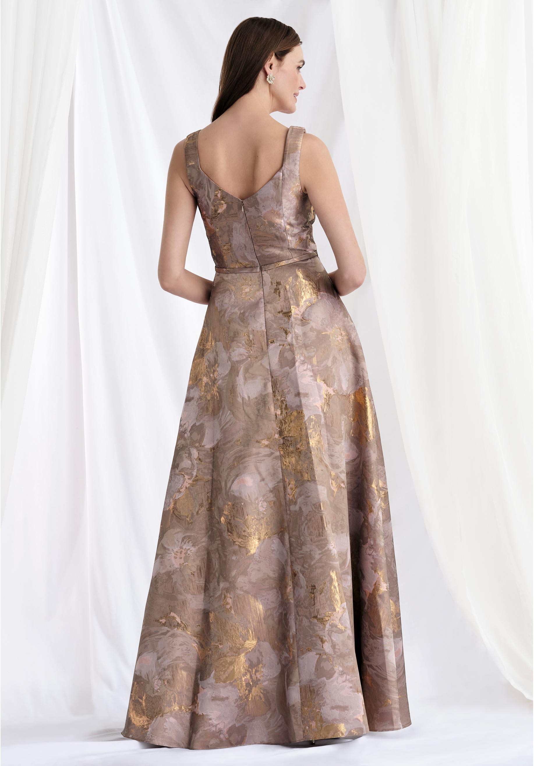 morilee-brokat-a-linie-abendkleid-mit-square-neck-und-perlenbl-ttern image 7