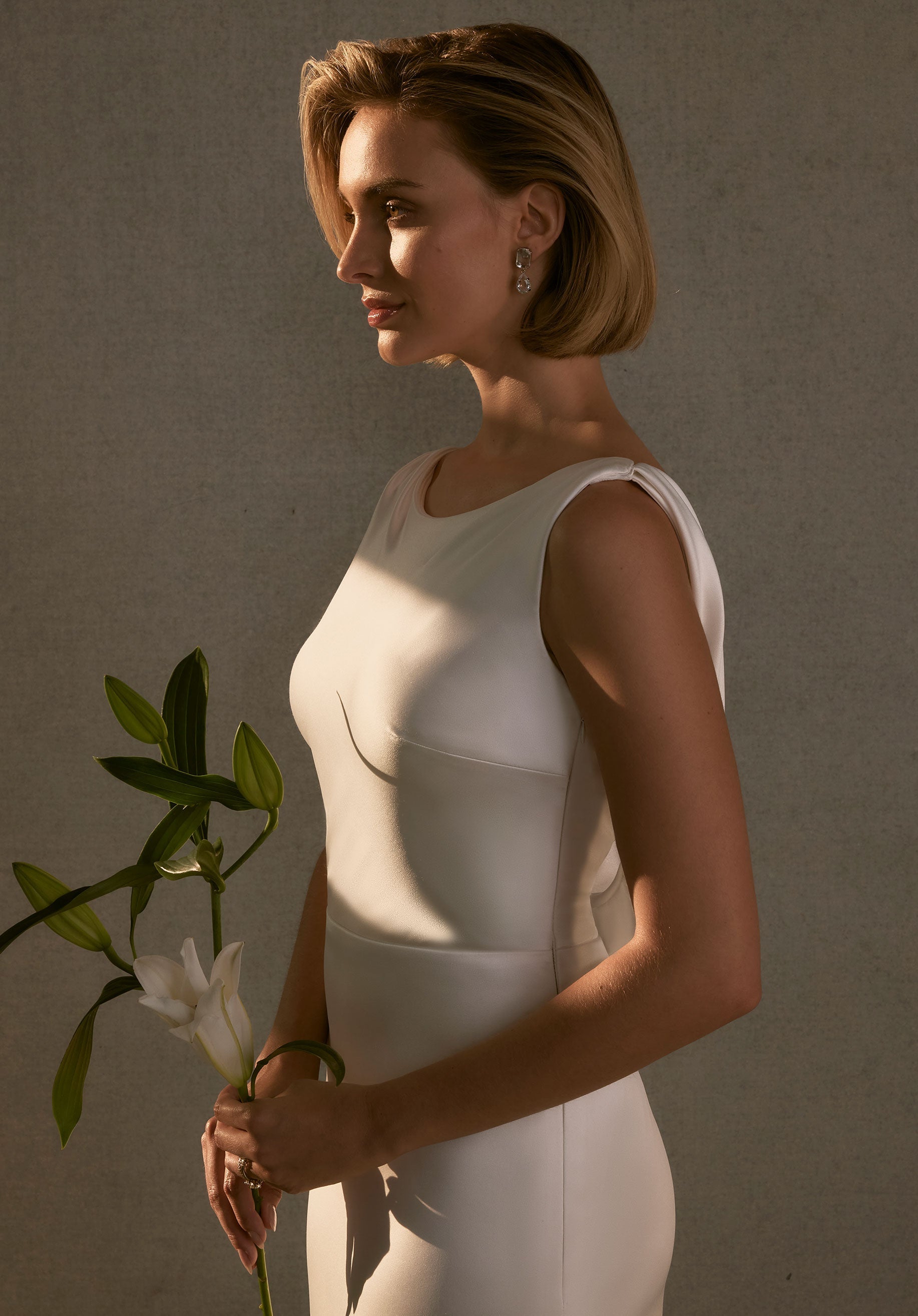 morilee-syndie-satin-sheath-brautkleid-mit-offenem-r-cken image 3