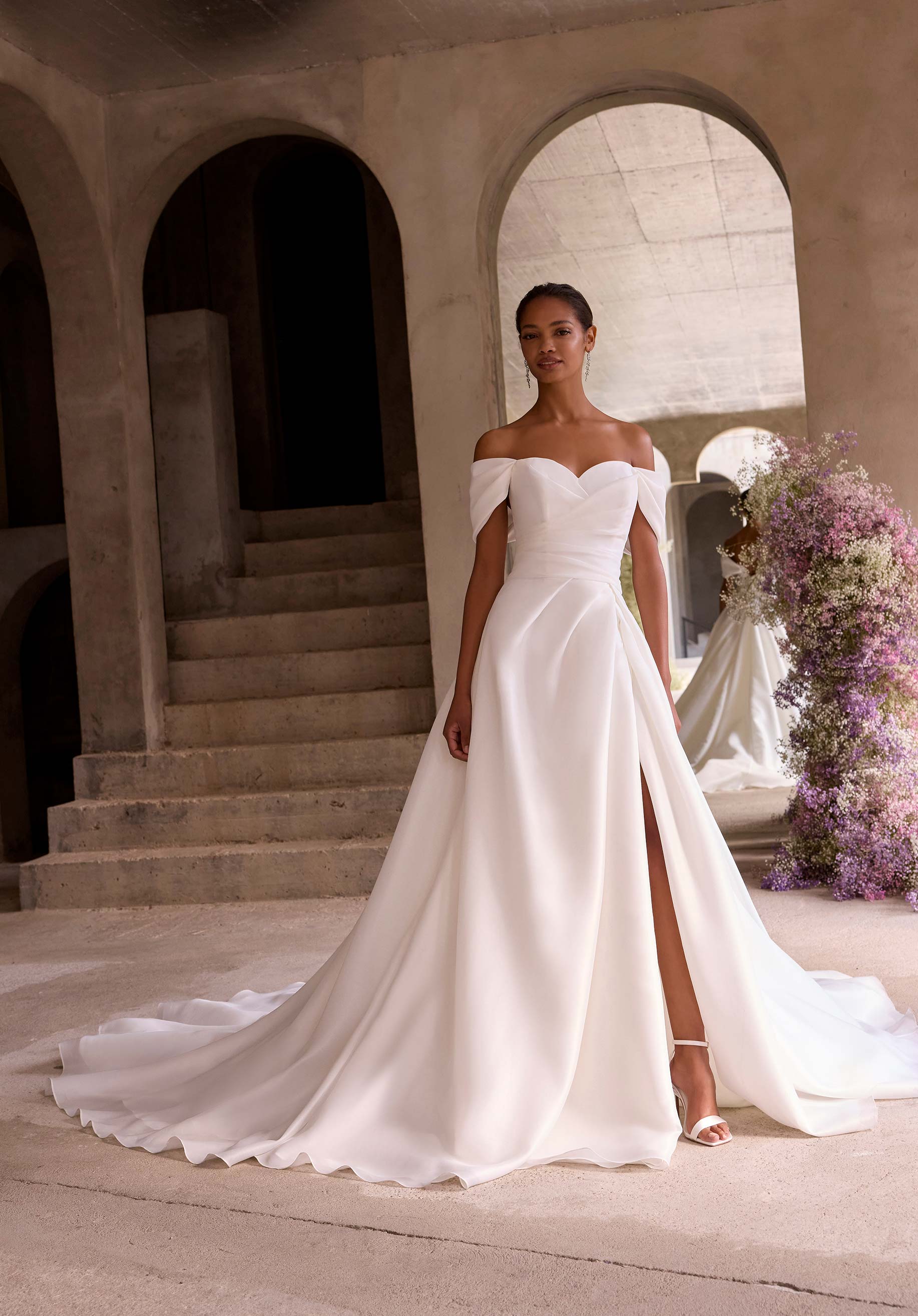 morilee-andromeda-brautkleid-a-linie-mit-abnehmbaren-off-shoulder-rmeln image 1