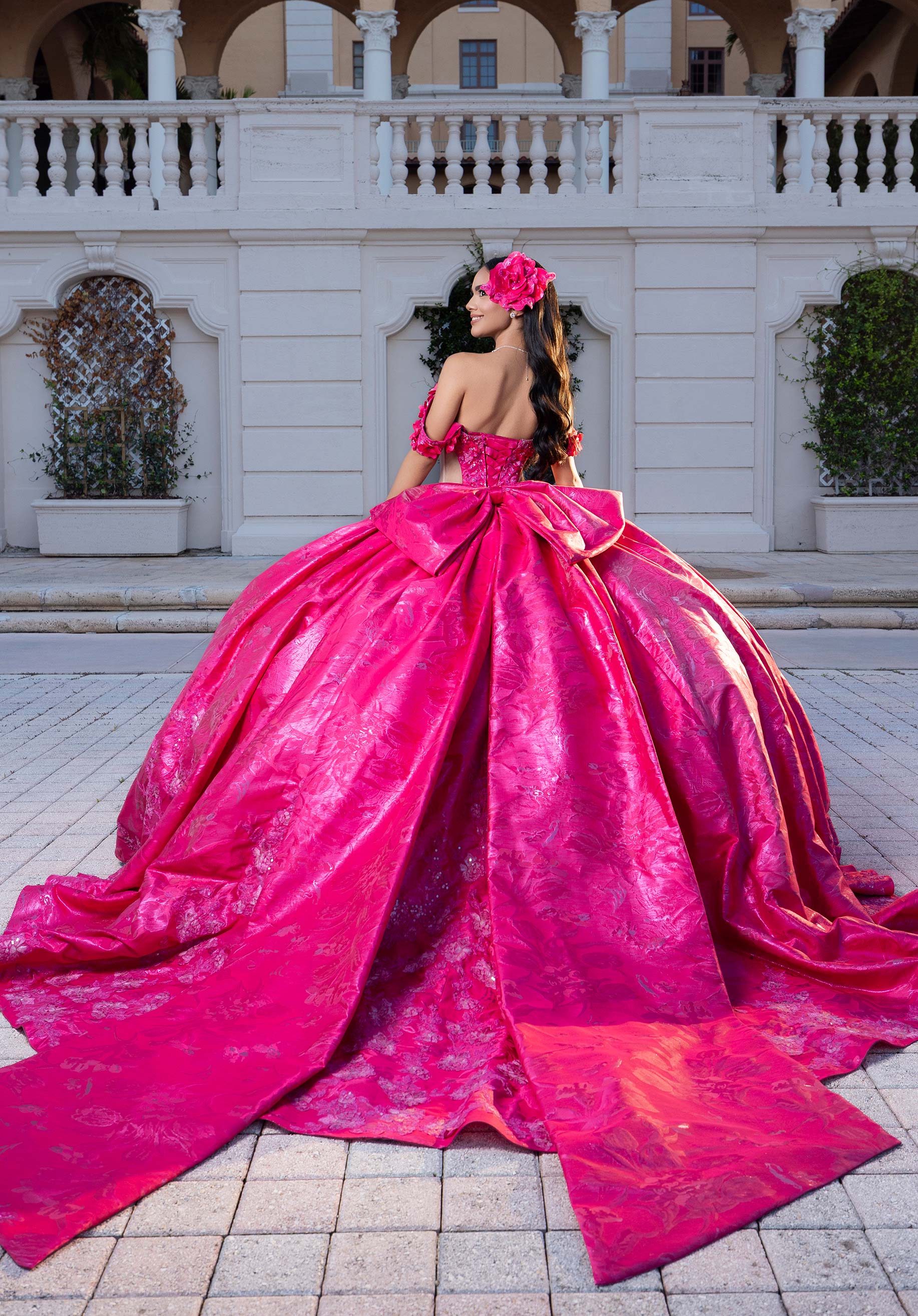 morilee-vizcaya-bryn-quincea-era-kleid-brokat-mini-mit-berrock-und-schleife image 4