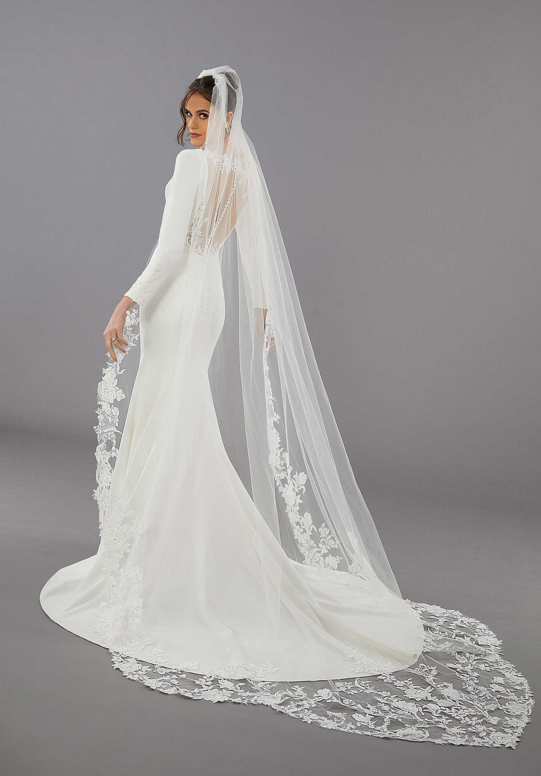 morilee-pointed-lace-brautschleier-kathedrale image 1