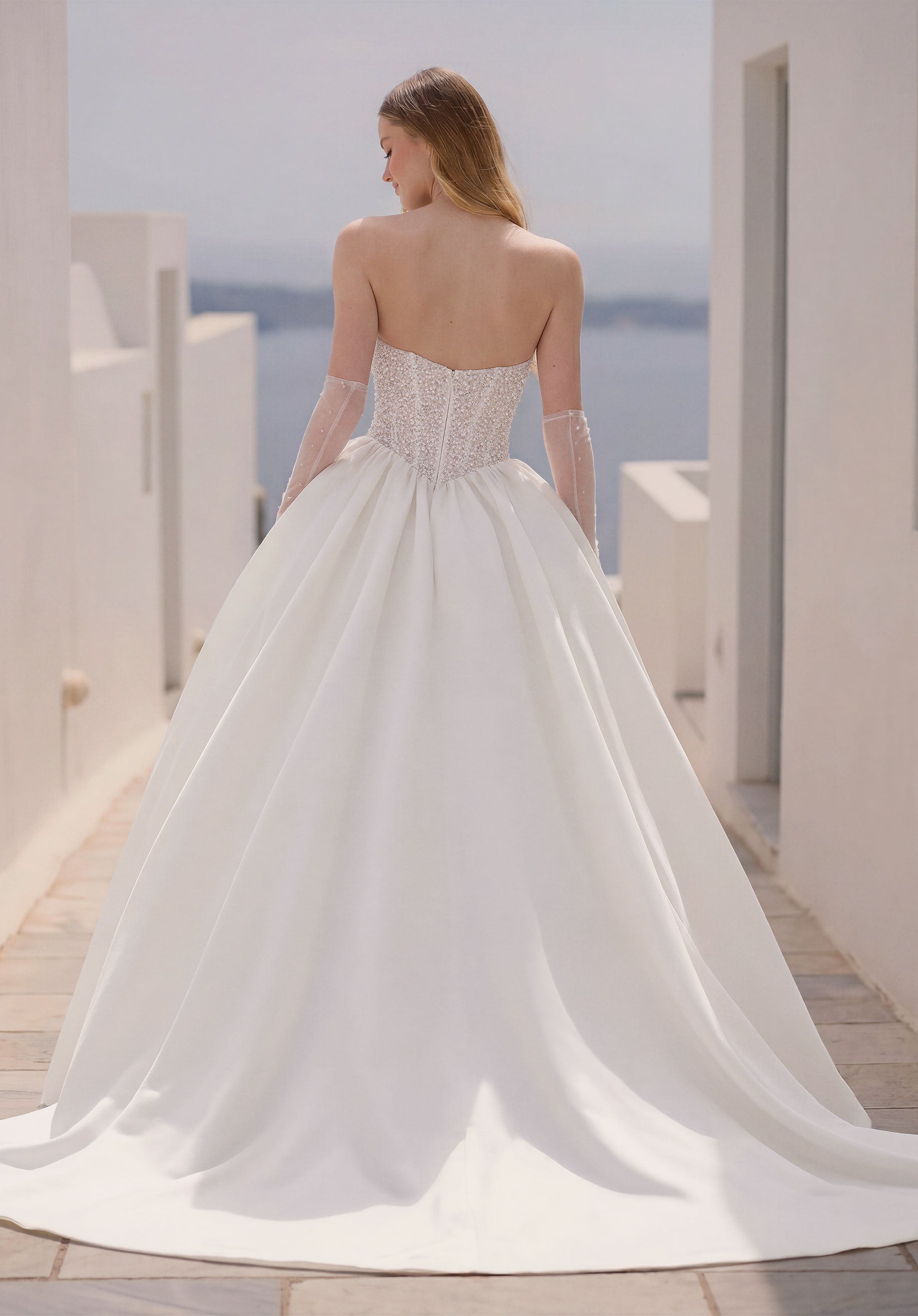 morilee-tosca-brautkleid-perlen-mieder-mit-satinrock-und-basque-taille image 3