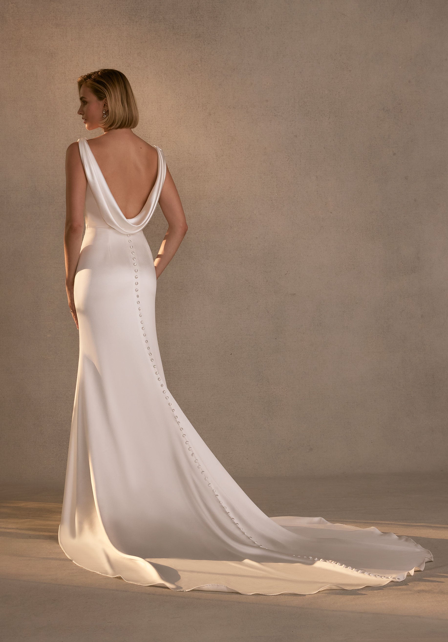 morilee-syndie-satin-sheath-brautkleid-mit-offenem-r-cken image 6