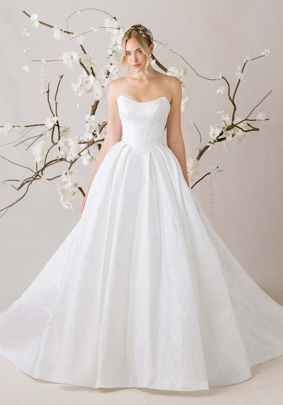 morilee-copp-llia-tr-gerloses-brautkleid-basque-brokat image 1