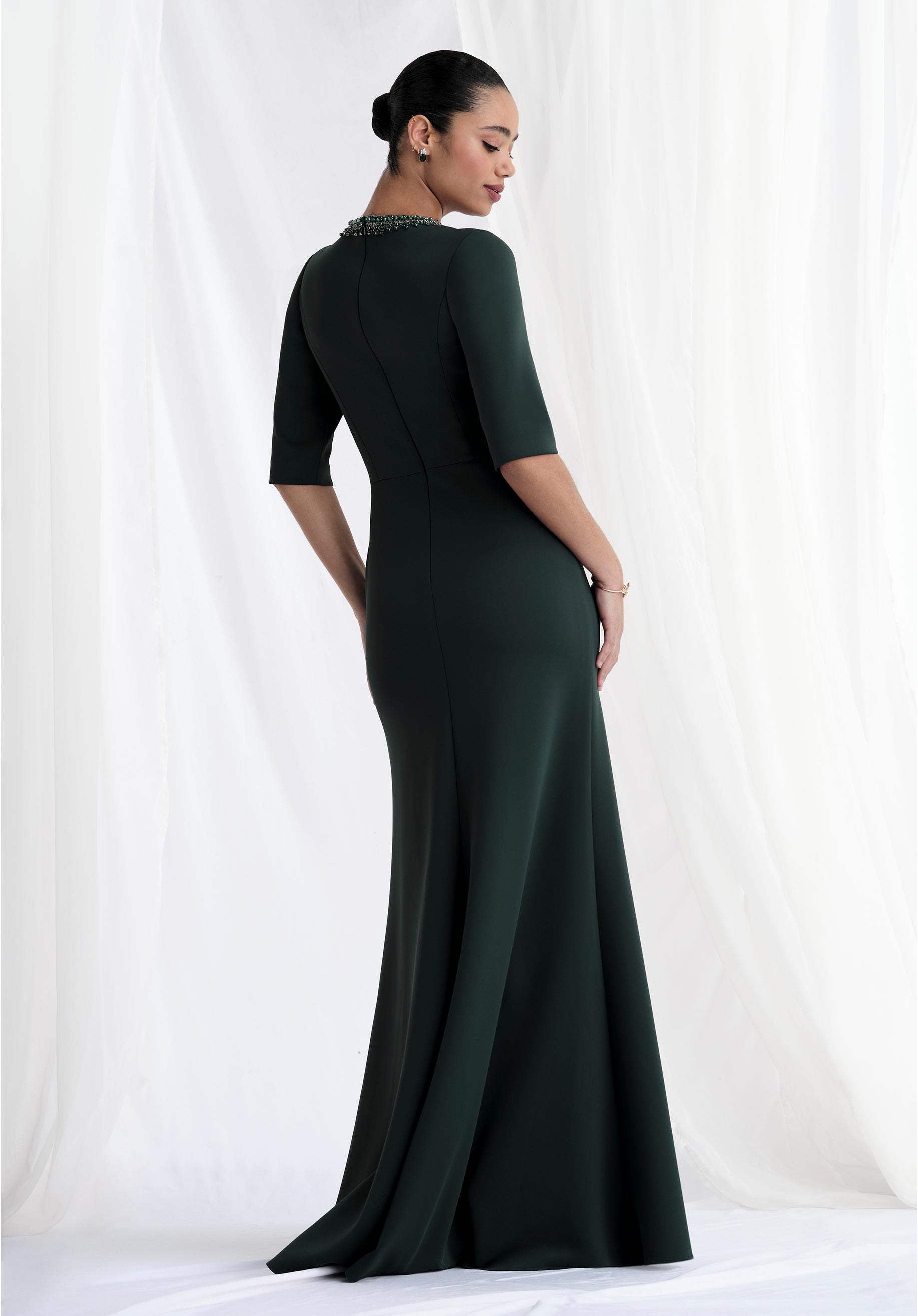 morilee-v-neck-abendkleid-aus-scuba-knit-mit-perlenbesatz image 5