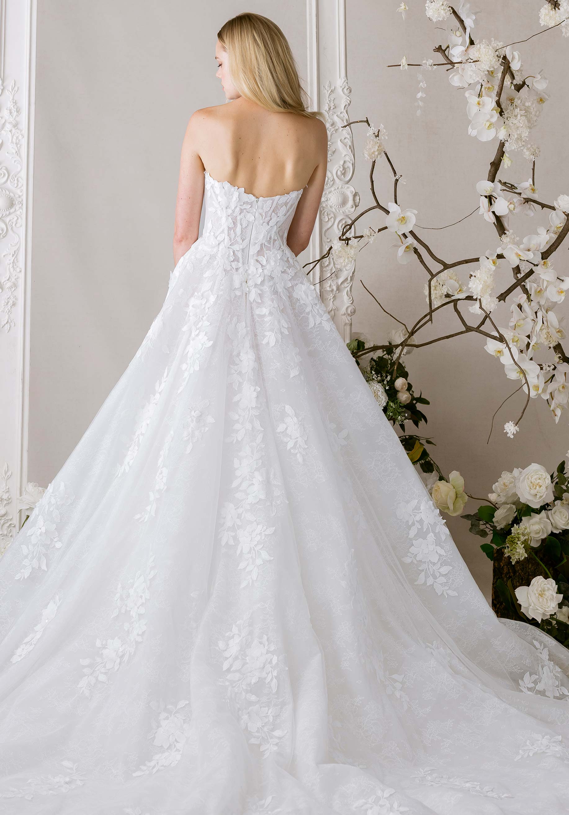 morilee-alina-brautkleid-ballkleid-mit-t-ll-und-blumen image 4
