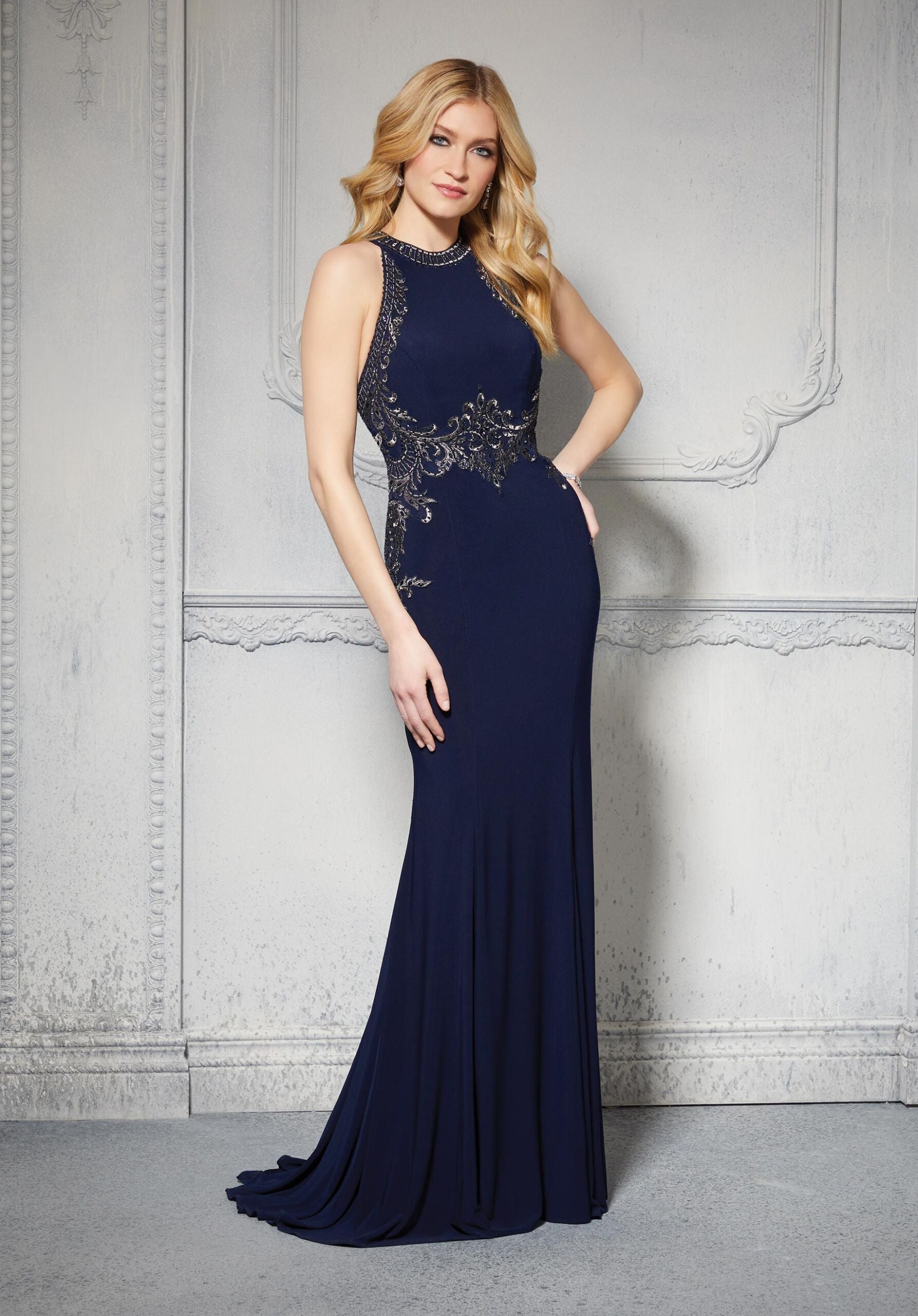 morilee-jersey-abendkleid-figurbetont-mit-kristall-stickerei-und-stola image 5
