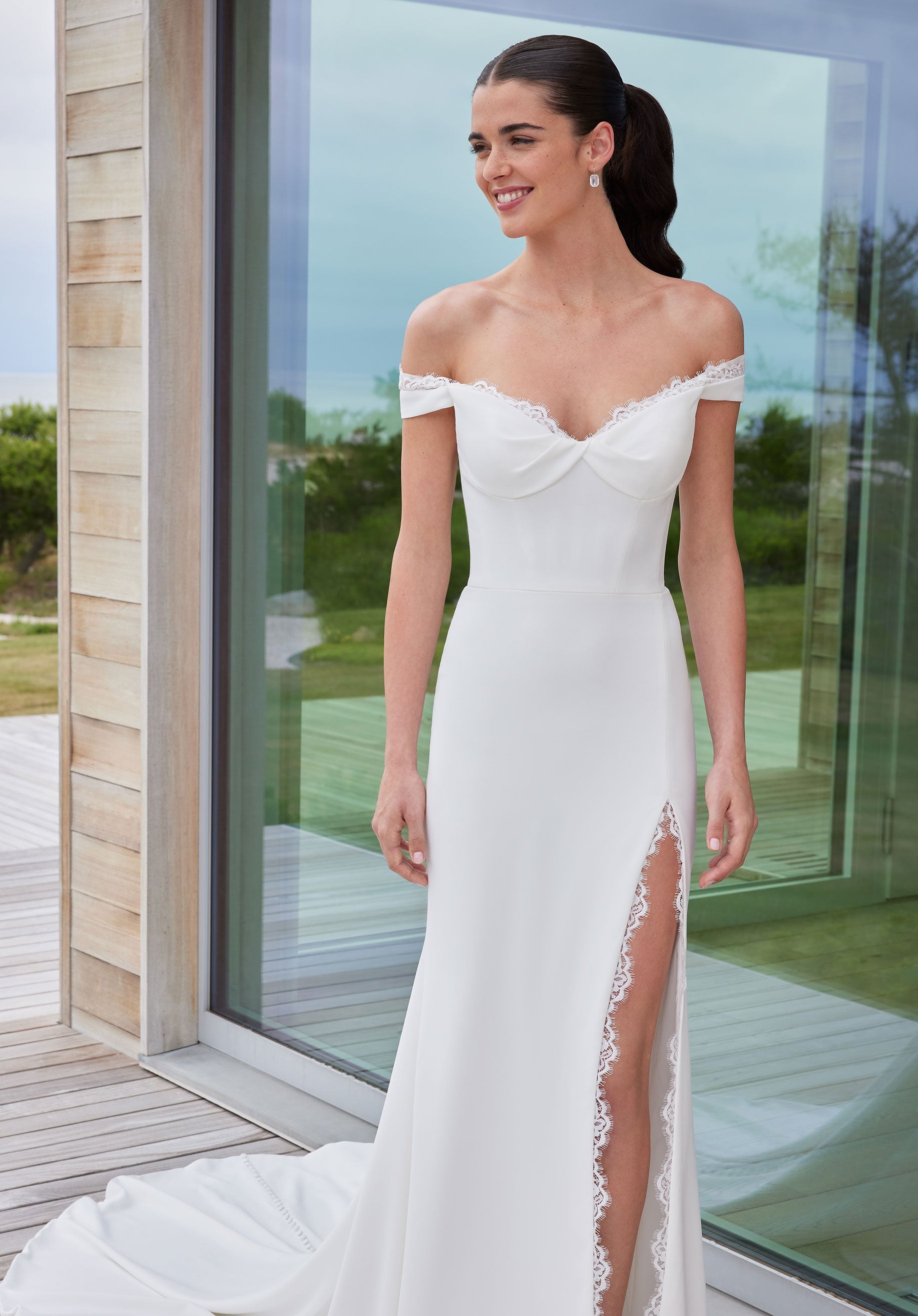 morilee-scottie-brautkleid-sheath-crepe-mit-off-shoulder image 5
