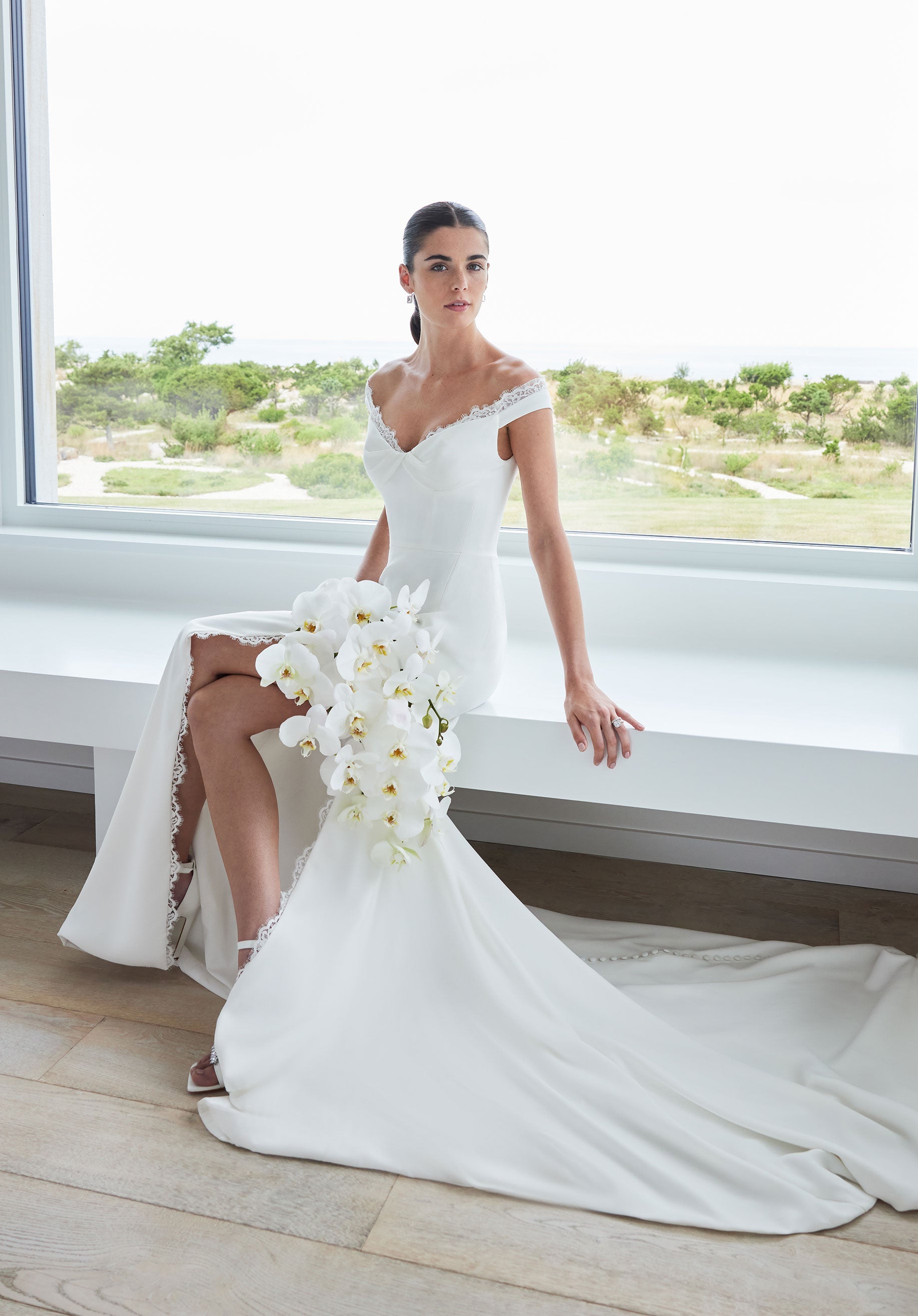 morilee-scottie-brautkleid-sheath-crepe-mit-off-shoulder image 6