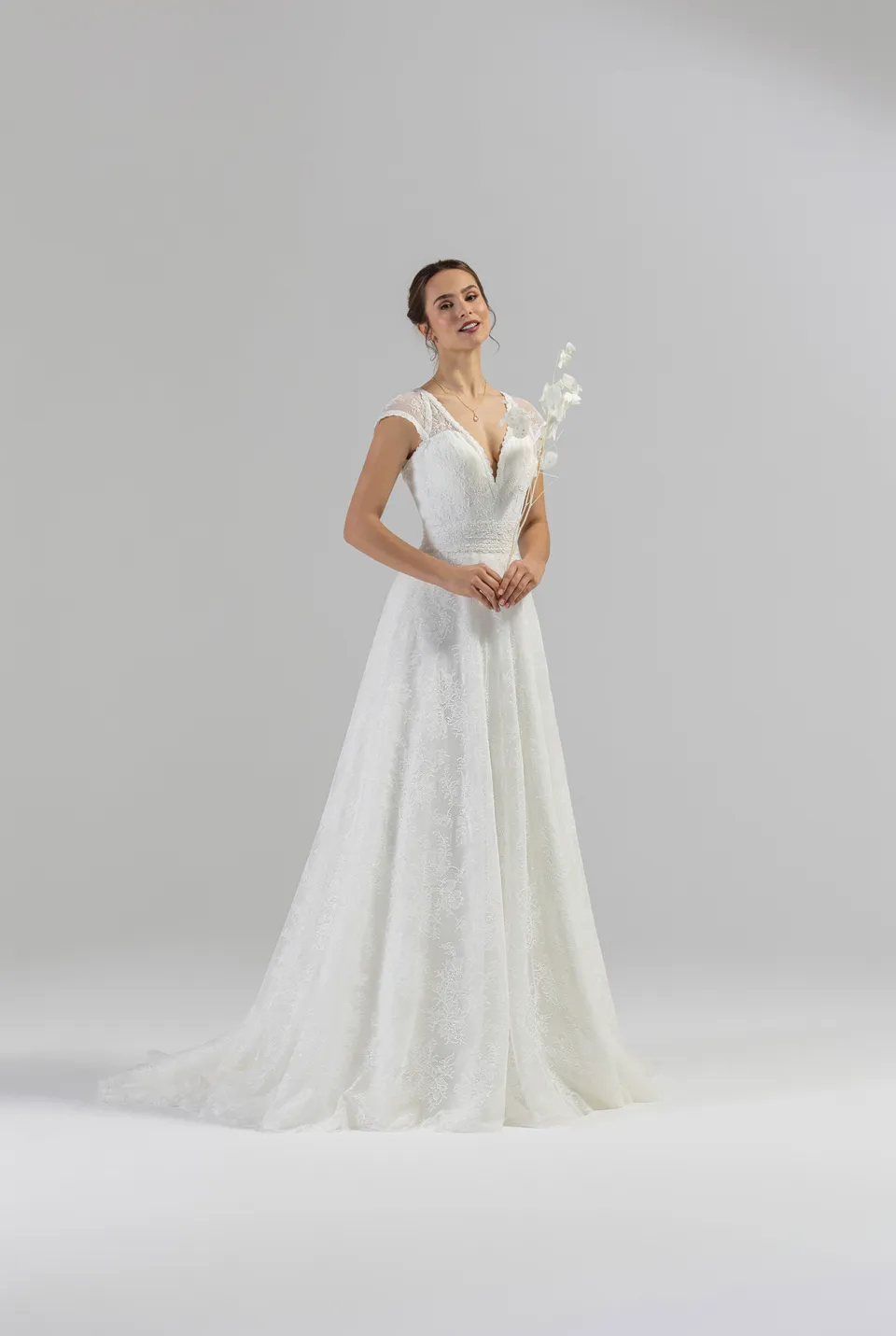 eglantine-londres-brautkleid-ivoire-gr-34-74-mit-spitze image 1